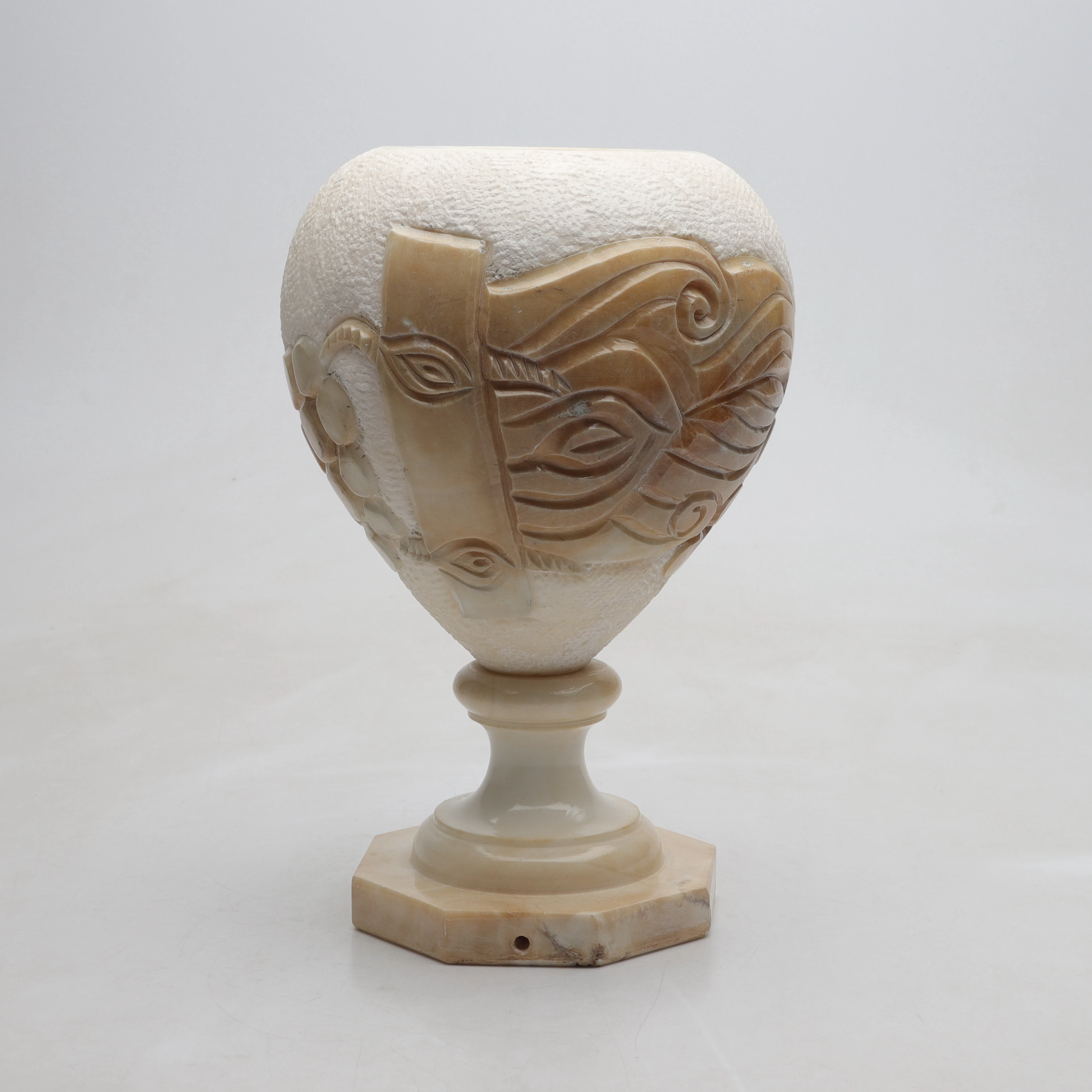 VAS/ BORDSLAMPA, alabaster, 1900-talets andra hälfft.