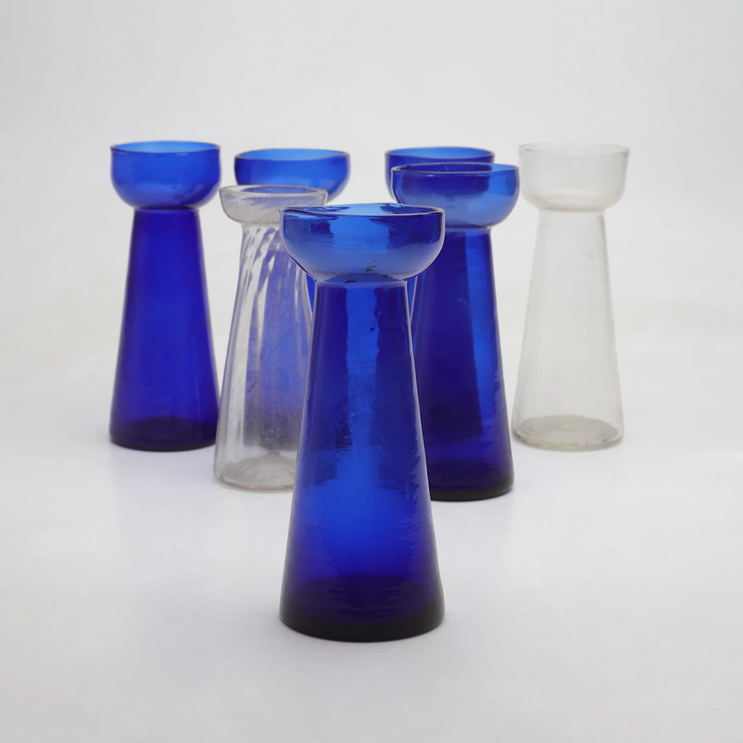 ANNA-LISA THOMSON. HYACINT-/LÖKVASER, 7 st, glas, sannolikt Sverige, 1900-tal.