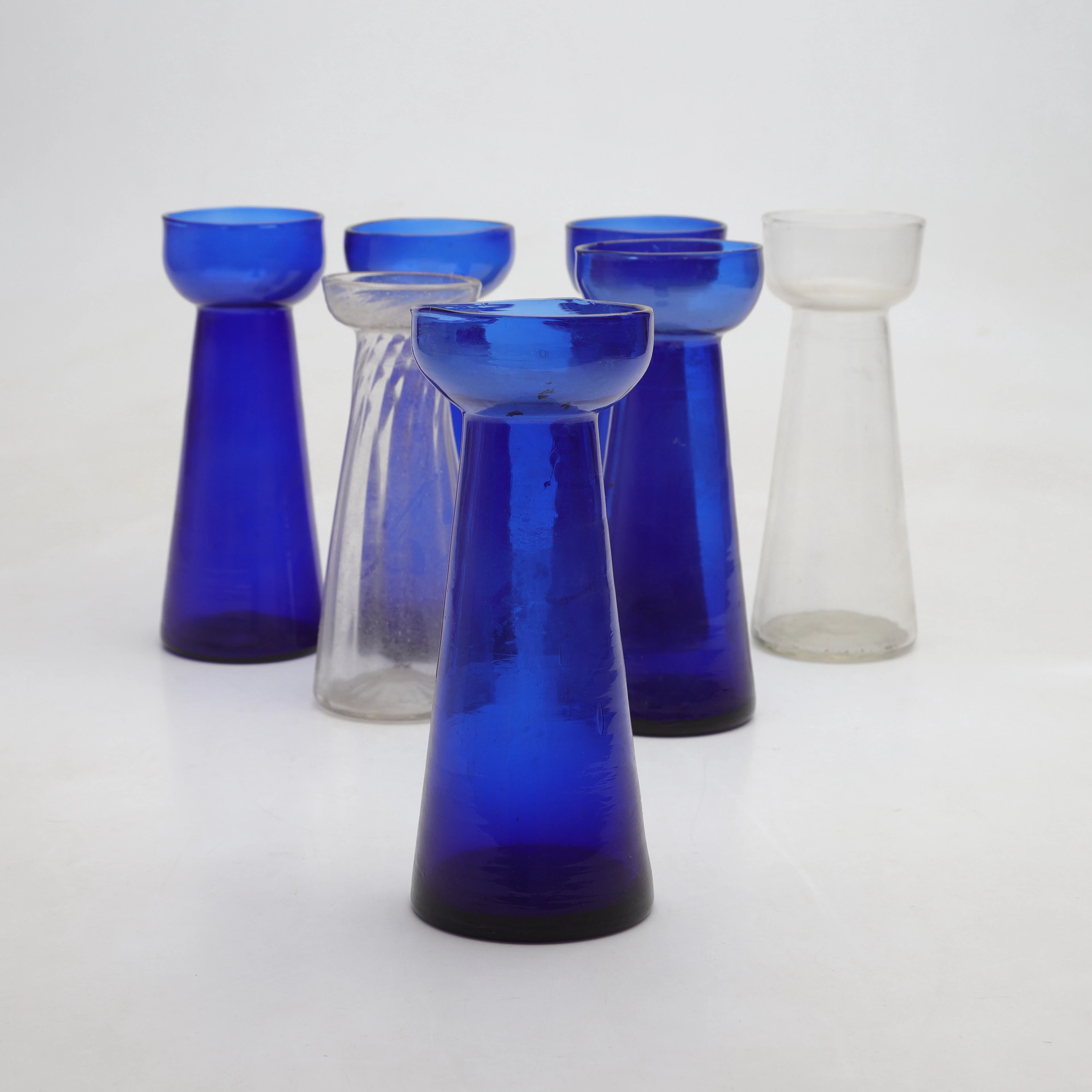ANNA-LISA THOMSON. HYACINT-/LÖKVASER, 7 st, glas, sannolikt Sverige, 1900-tal.