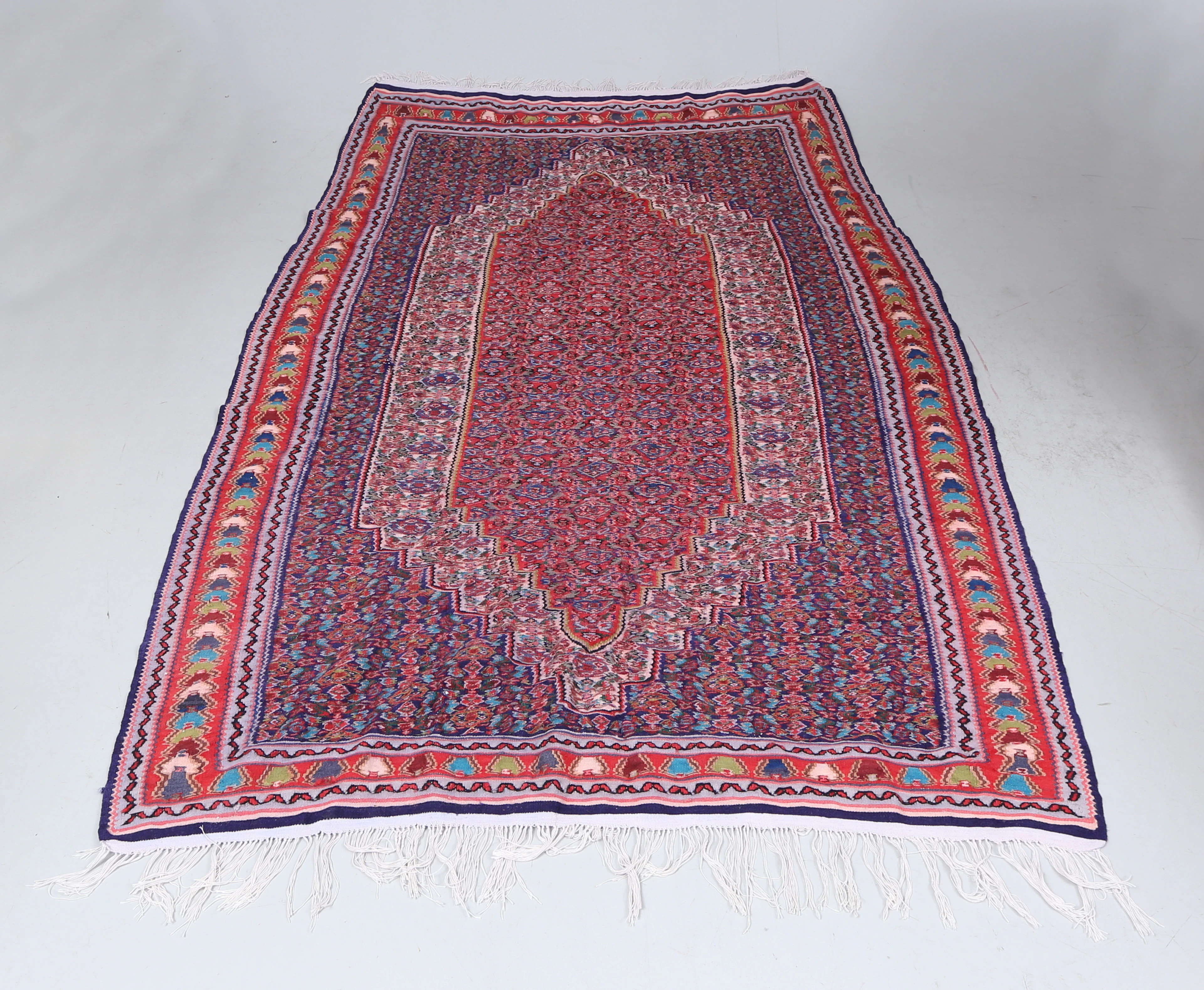 MATTA, kelim, ca 206x136 cm.