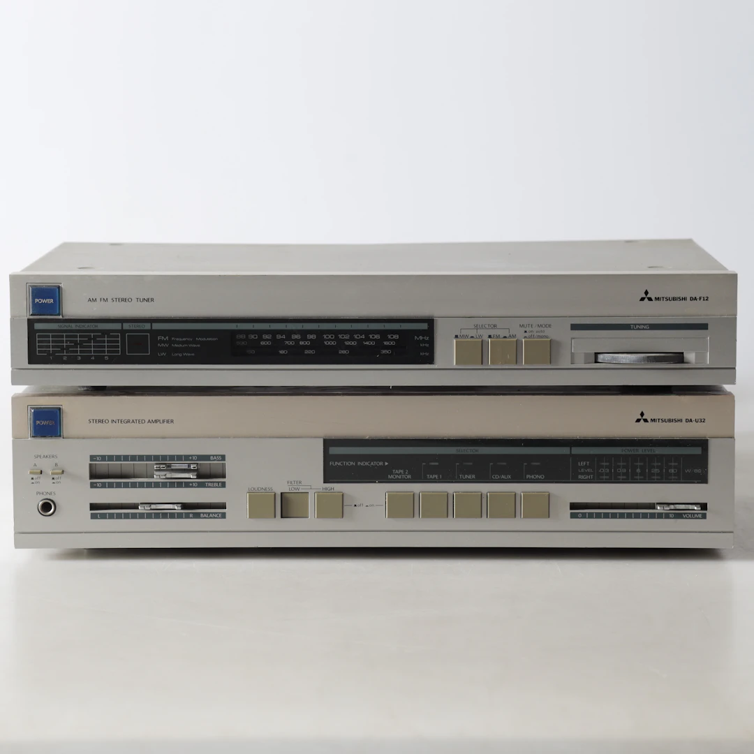 AM FM STEREO TUNER & STEREO INTEGRATED AMPLIFIER, Mitsubishi, DA-F12