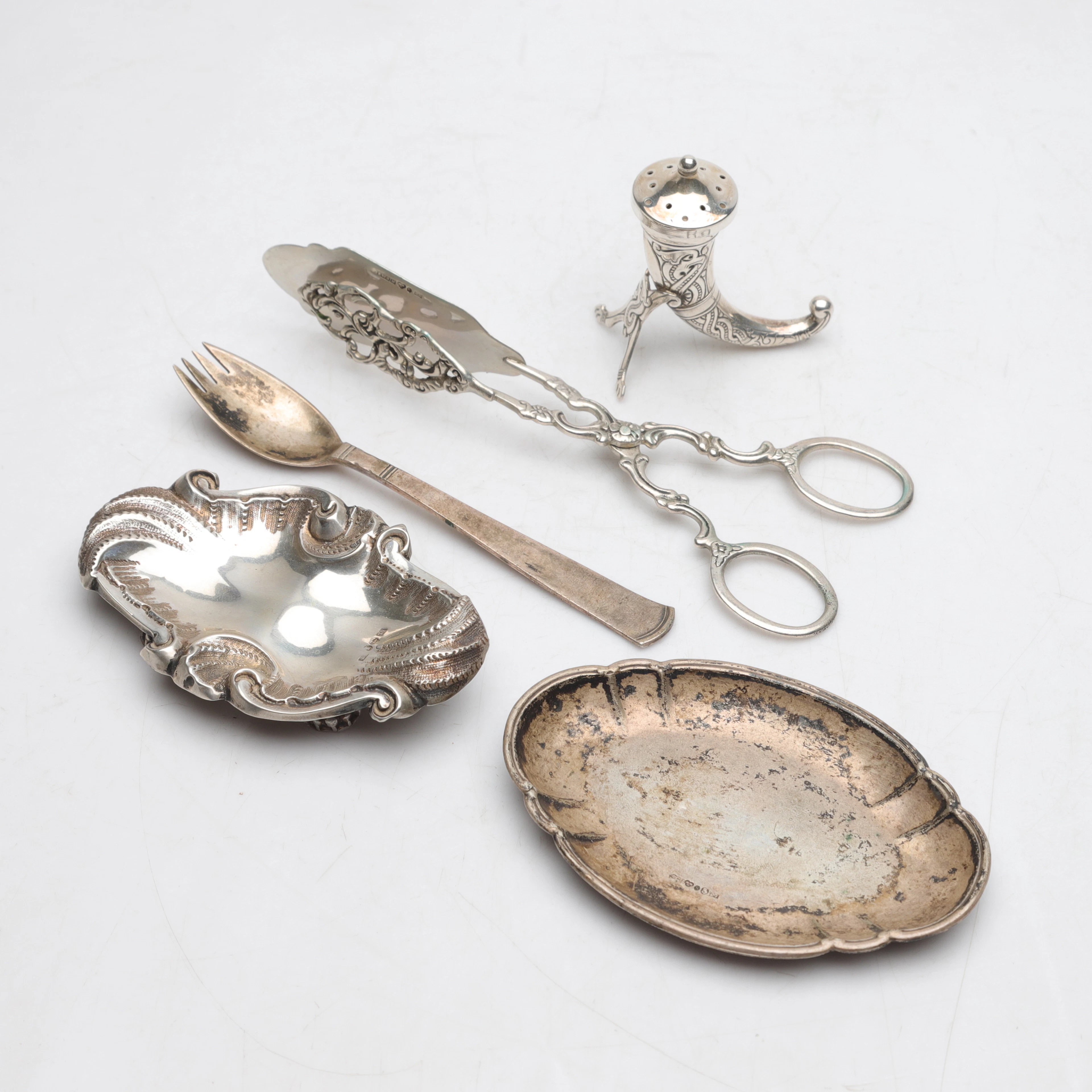 SILVERFÖREMÅL, 5 delar, b.la. Sverige, 18-/1900-tal. Totalvikt ca 143 g.