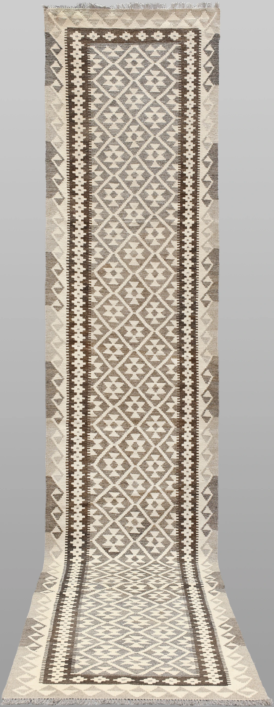 ORIENTMATTA. Kelim naturfärgad gallerimodell, 395 x 82 cm.