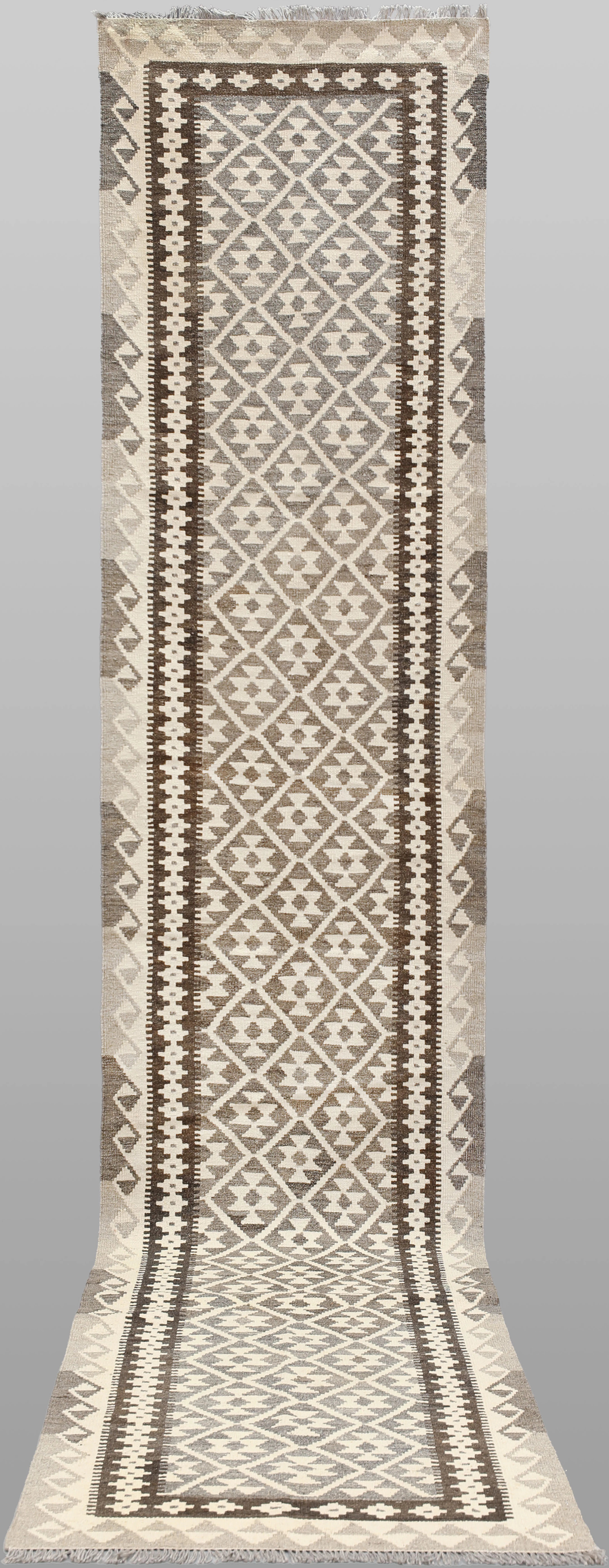 ORIENTMATTA. Kelim naturfärgad gallerimodell, 395 x 82 cm.