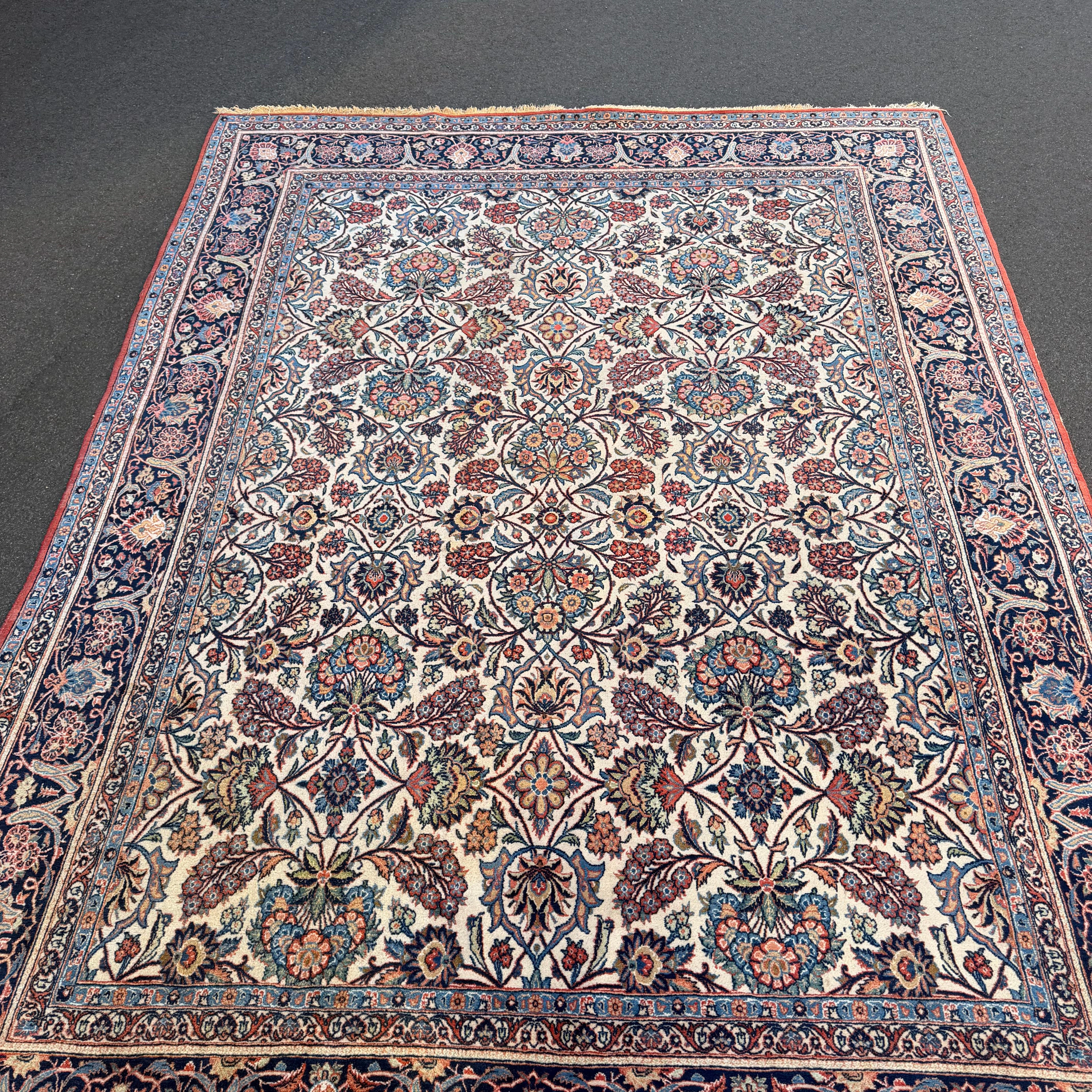 MATTA, orientalisk, ca 235x315 cm.