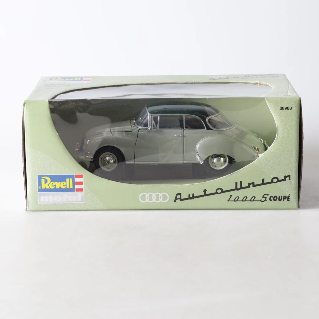 MODELLBIL, Audi Auto Union 1000 S Coupe, 1:18, Revell.