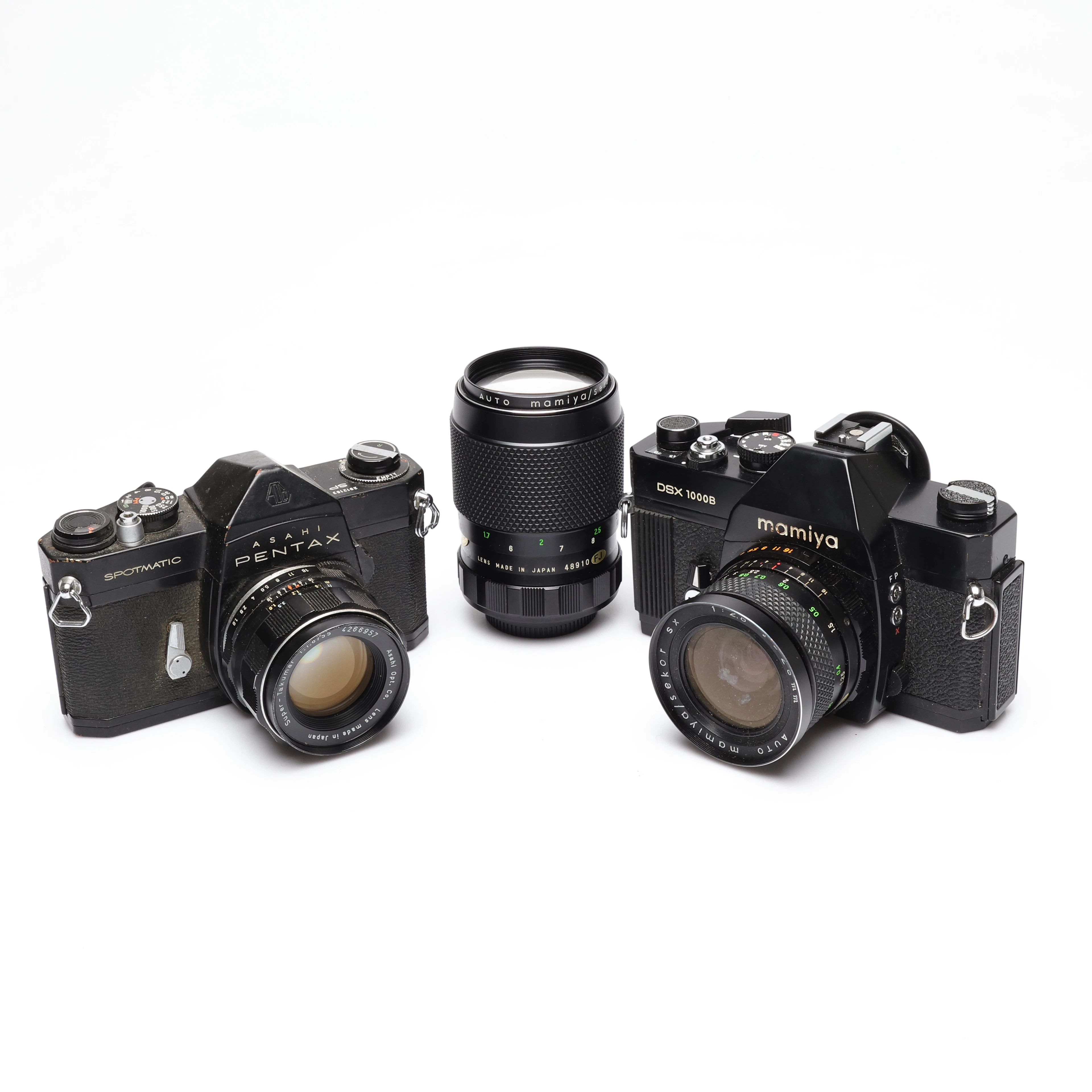KAMEROR 2st samt OBJEKTIV, 3 delar, Pentax och Mamiya.