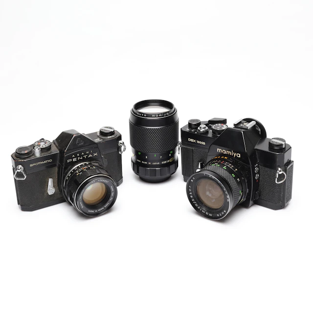 KAMEROR 2st samt OBJEKTIV, 3 delar, Pentax och Mamiya.