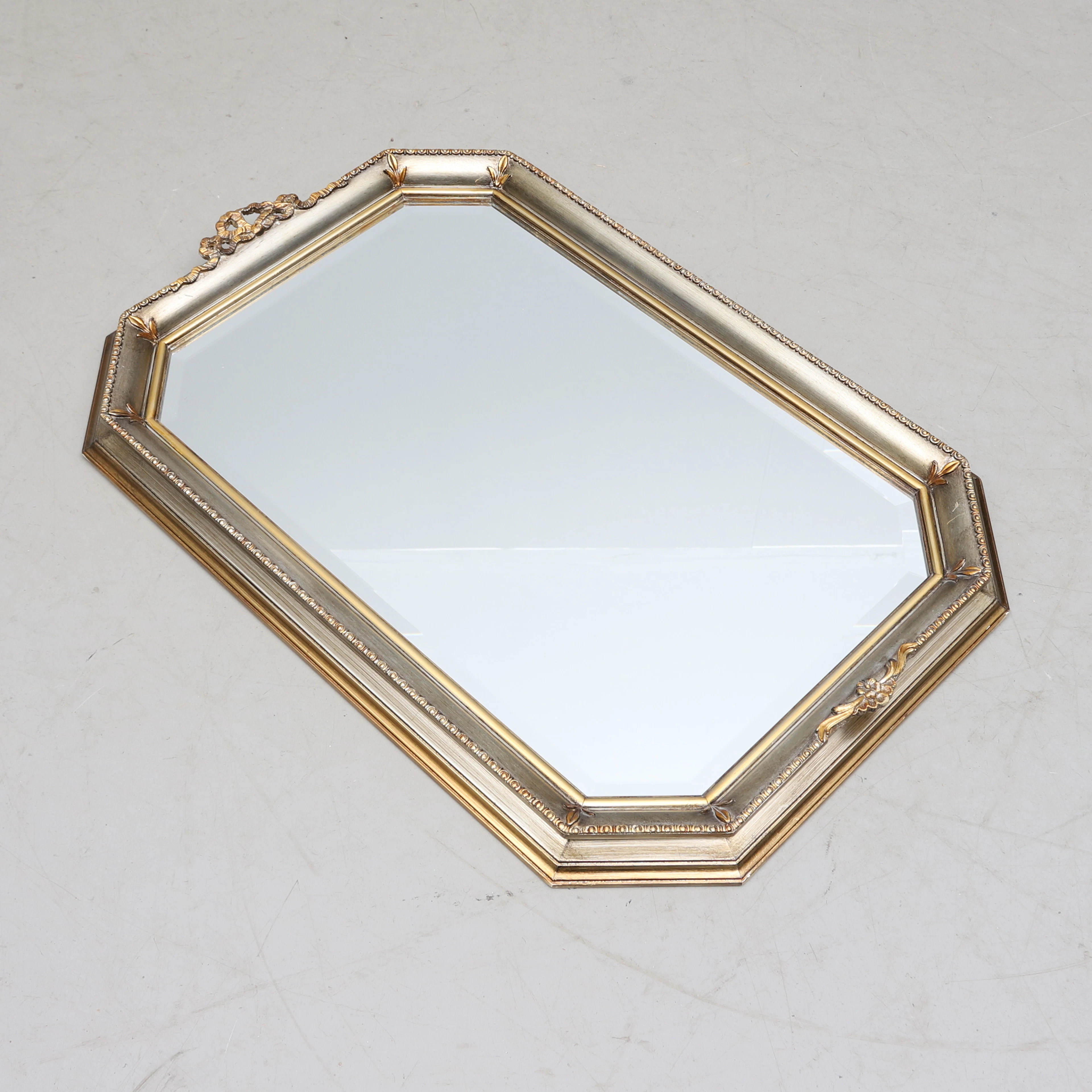 SPEGEL, fasettslipat glas, bronserad ram, 19/2000-tal.