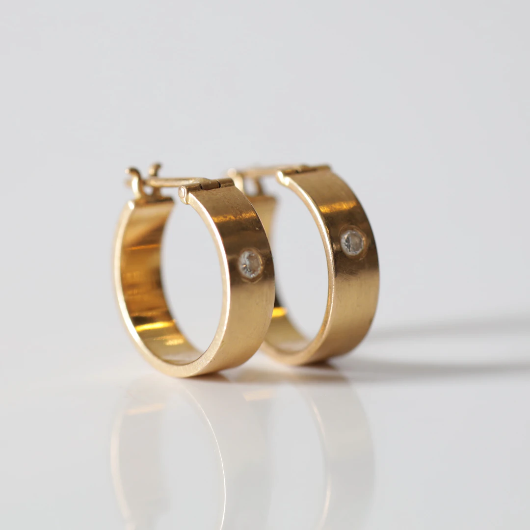 ÖRHÄNGEN, 1 par, 18K guld med diamant, s.k. "Creoler", Juvelerare