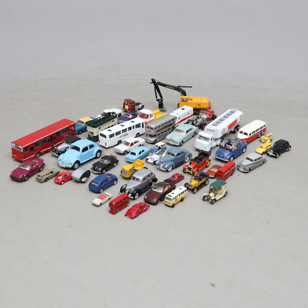 LEKSAKSBILAR, parti, plåt, olika märken bla Dinky Toys, Corgi Toys