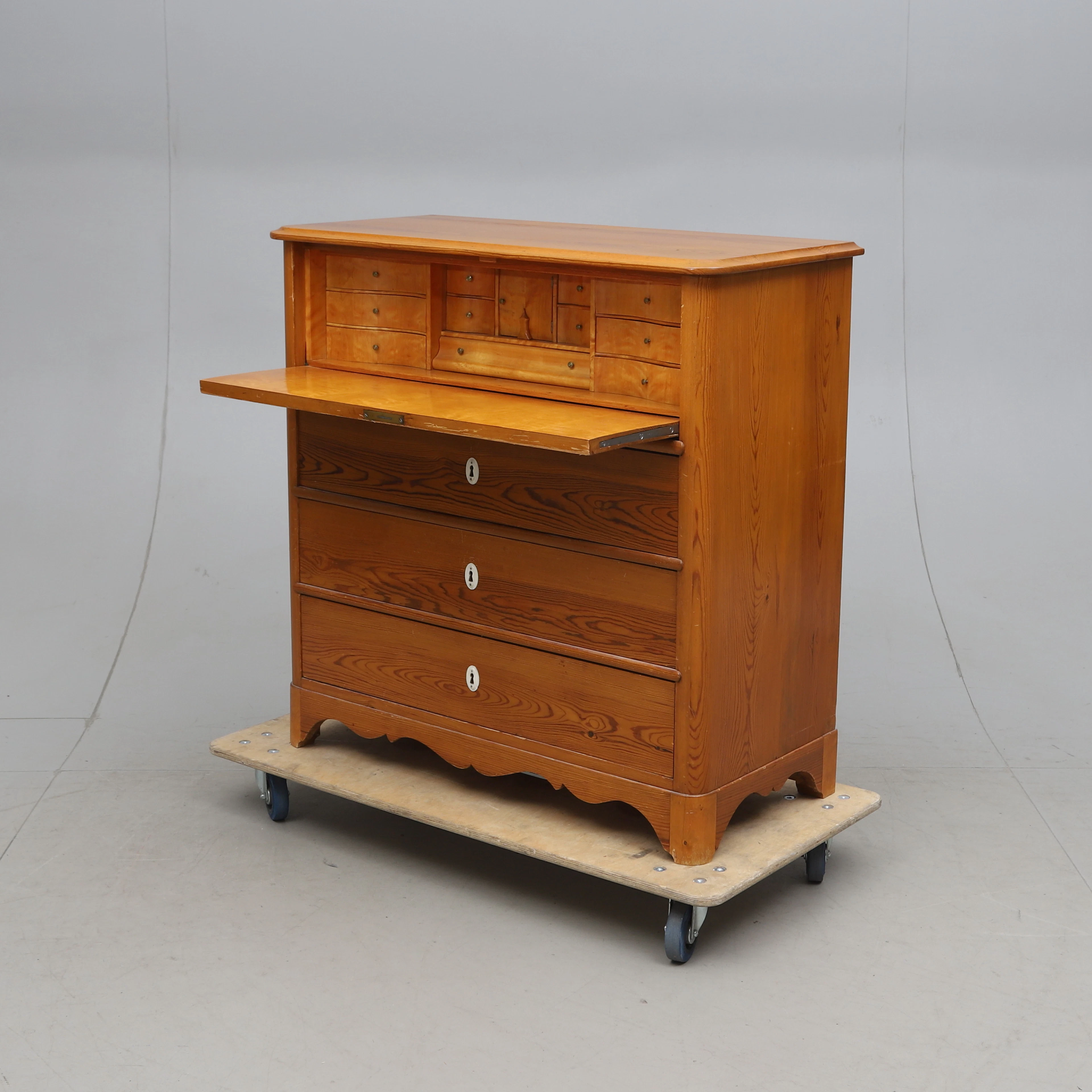 CHIFFONJE, Furu, Karl Johan-stil, 1800-tal.