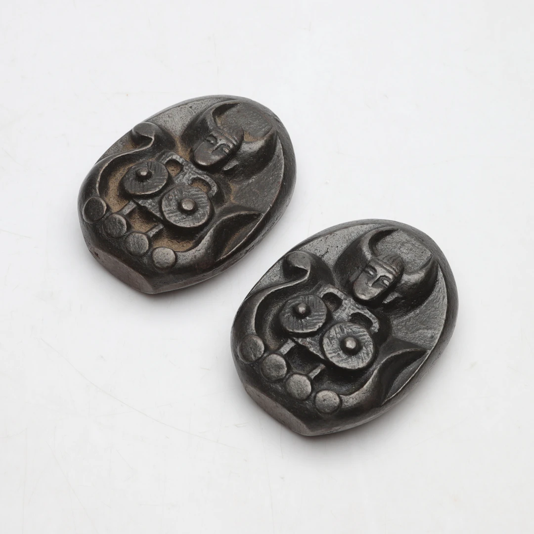 STIG BLOMBERG. skulptur/brevpress, 2 st, gjutjärn, 1900-tal.