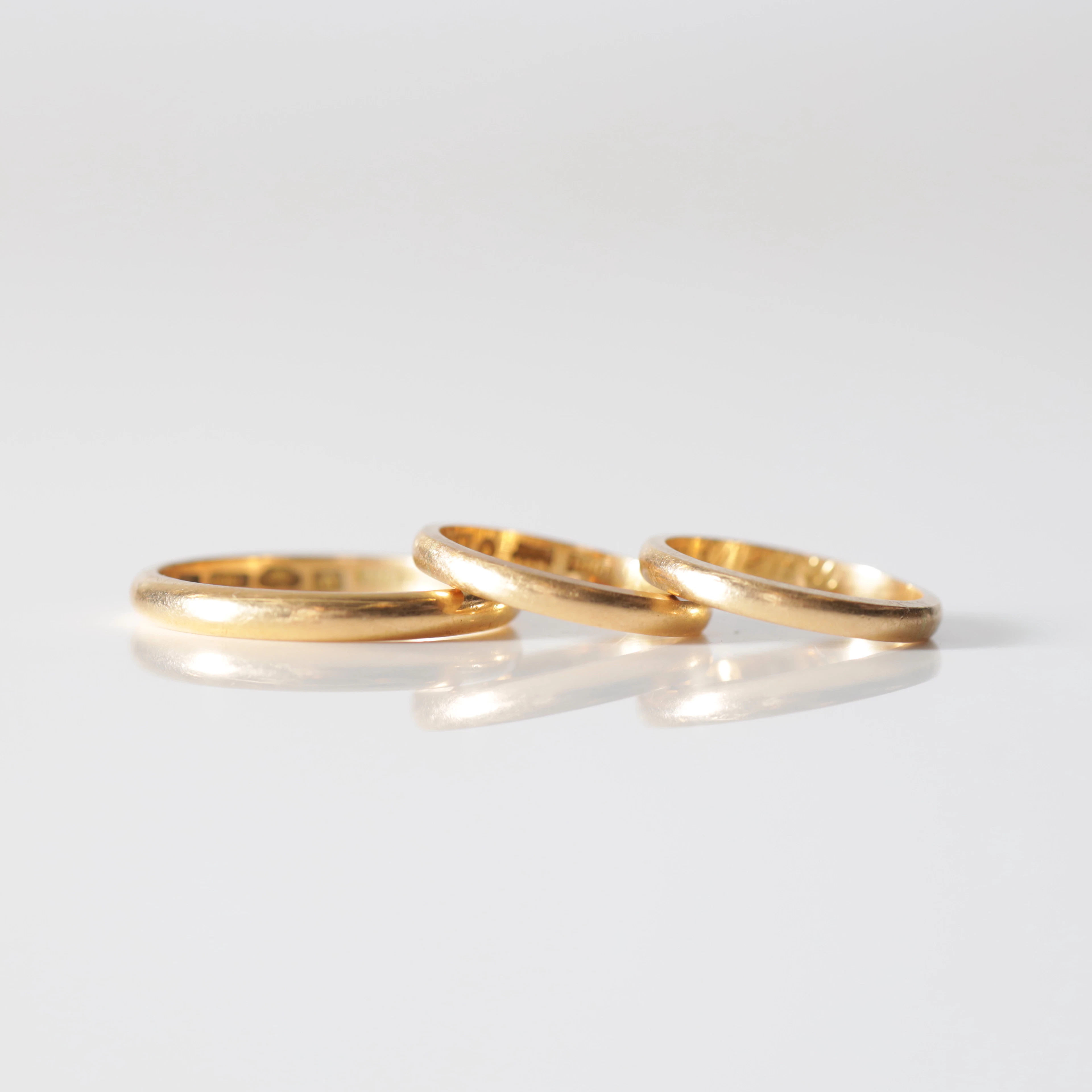 RINGAR, 3 st, 18K guld. Totalvikt ca 10,2 gram.