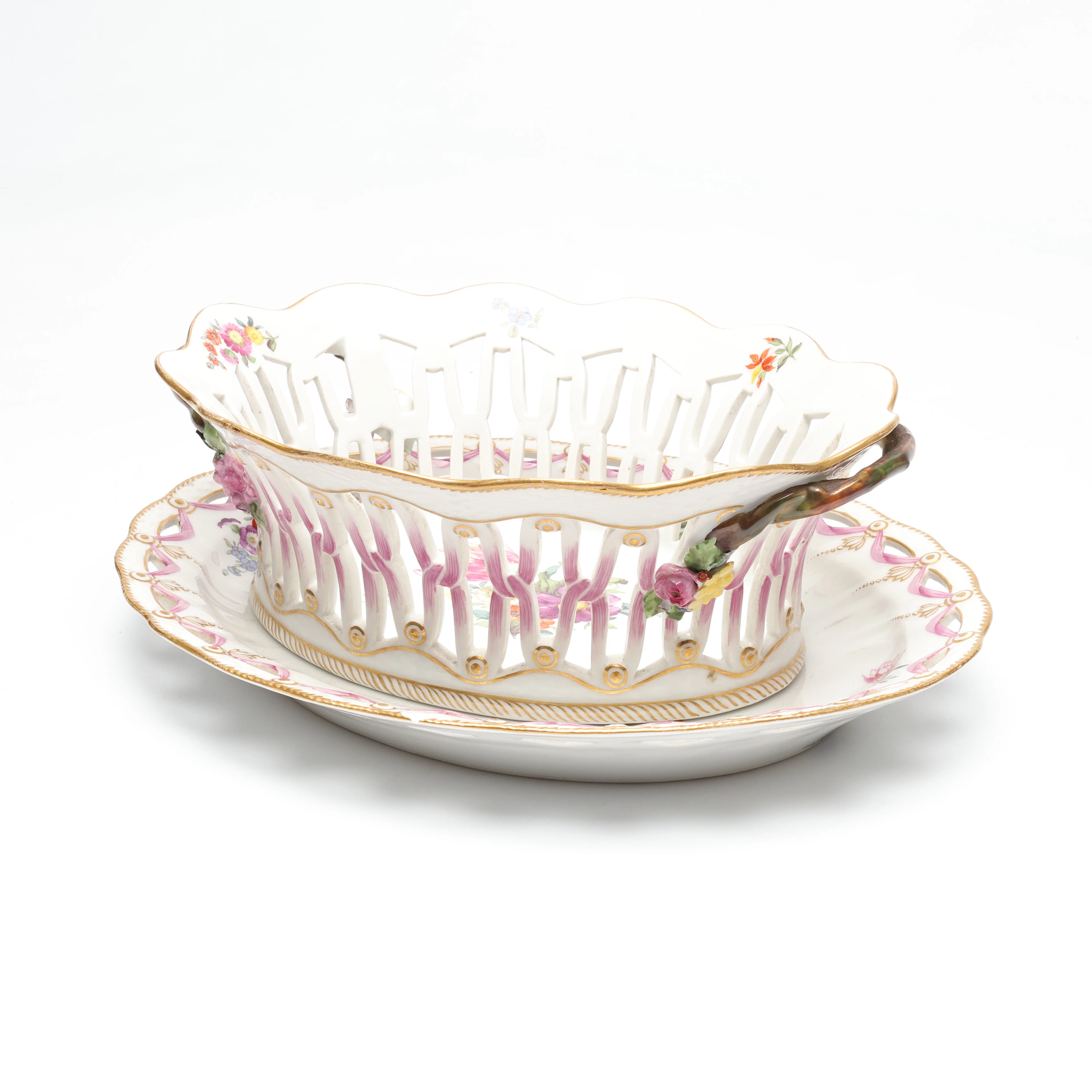 ROYAL COPENHAGEN. Gallerskål samt Fat, "Sachsisk blomster", porslin.
