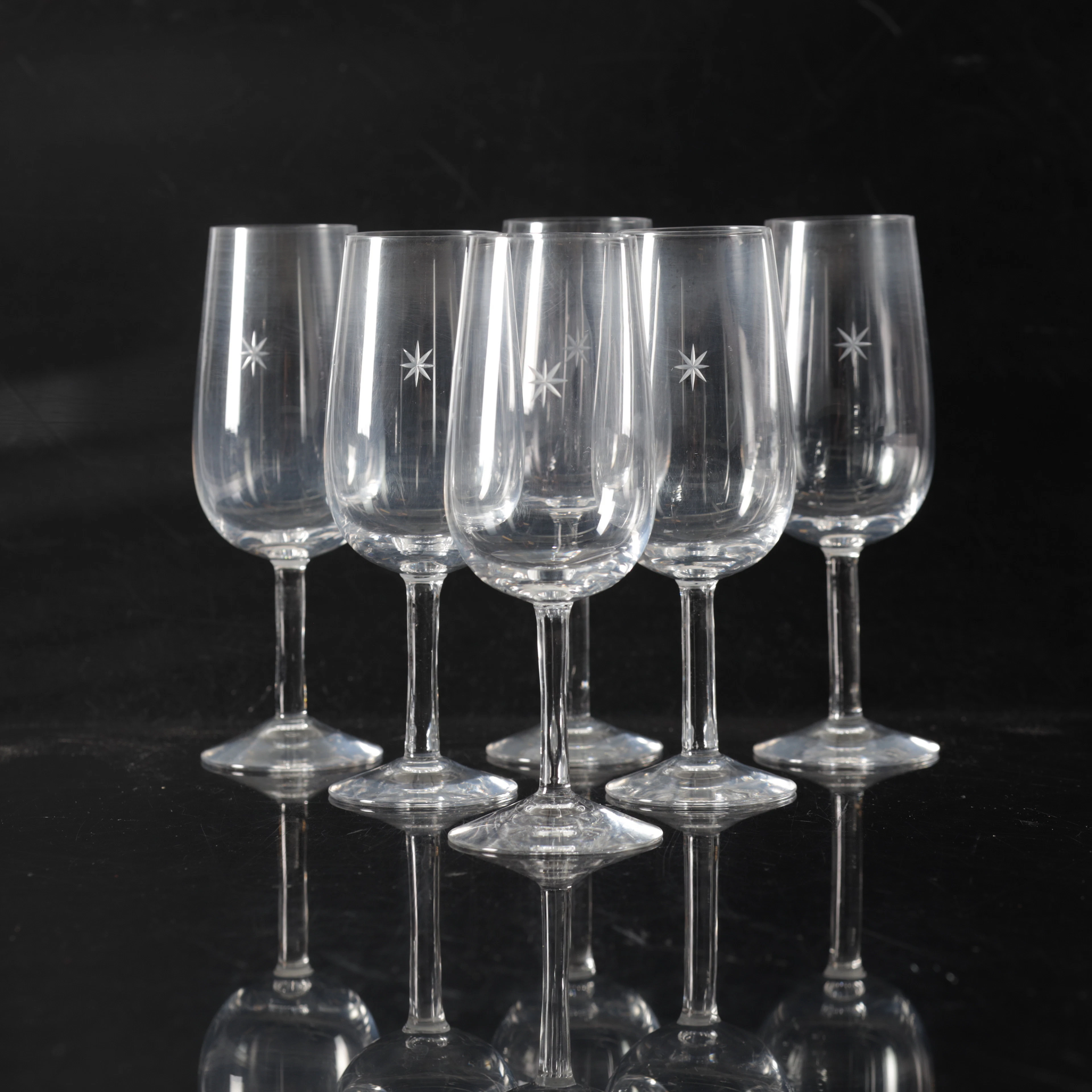 SIGNE PERSSON-MELIN. Glas på fot, 6 st, Kosta Boda.