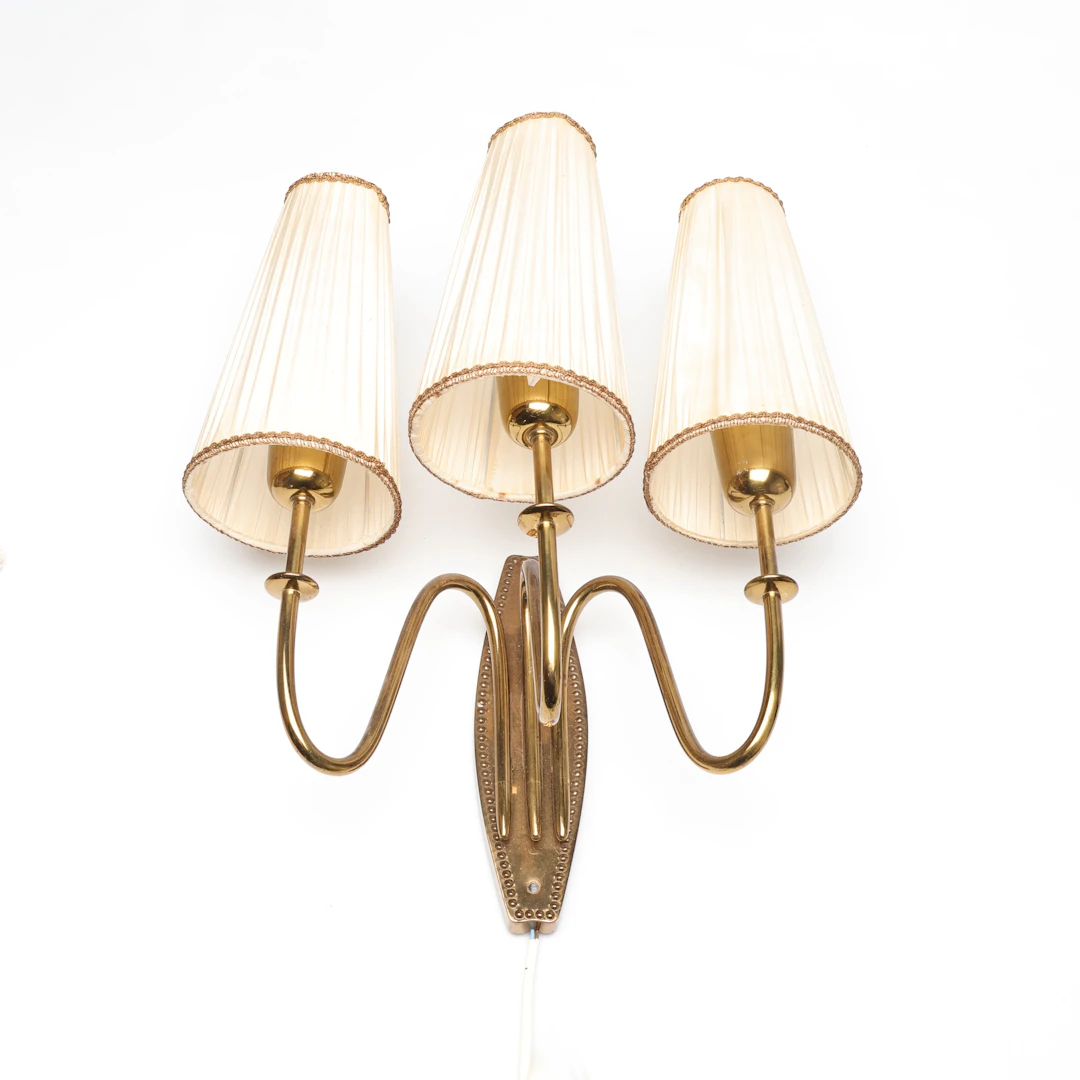 VÄGGLAMPA, 3 ljuspunkter, mässing 1900-tal.