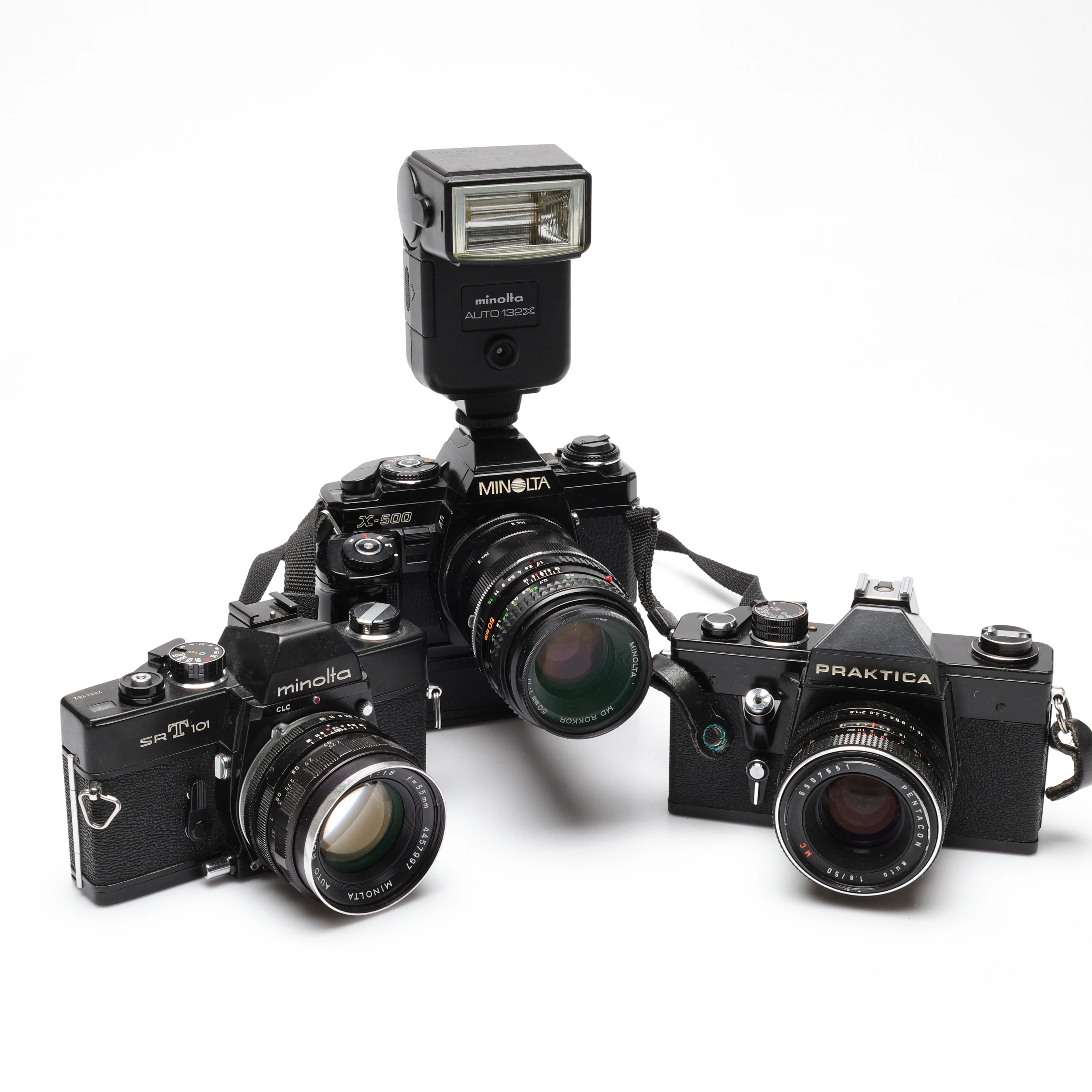 KAMEROR, 3 st, Minolta samt Praktica.