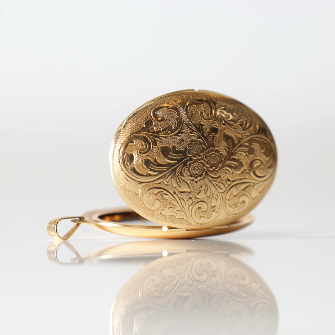 FOTOGÖMMA, 18K guld, Ceson. Totalvikt ca 13,3 gram.