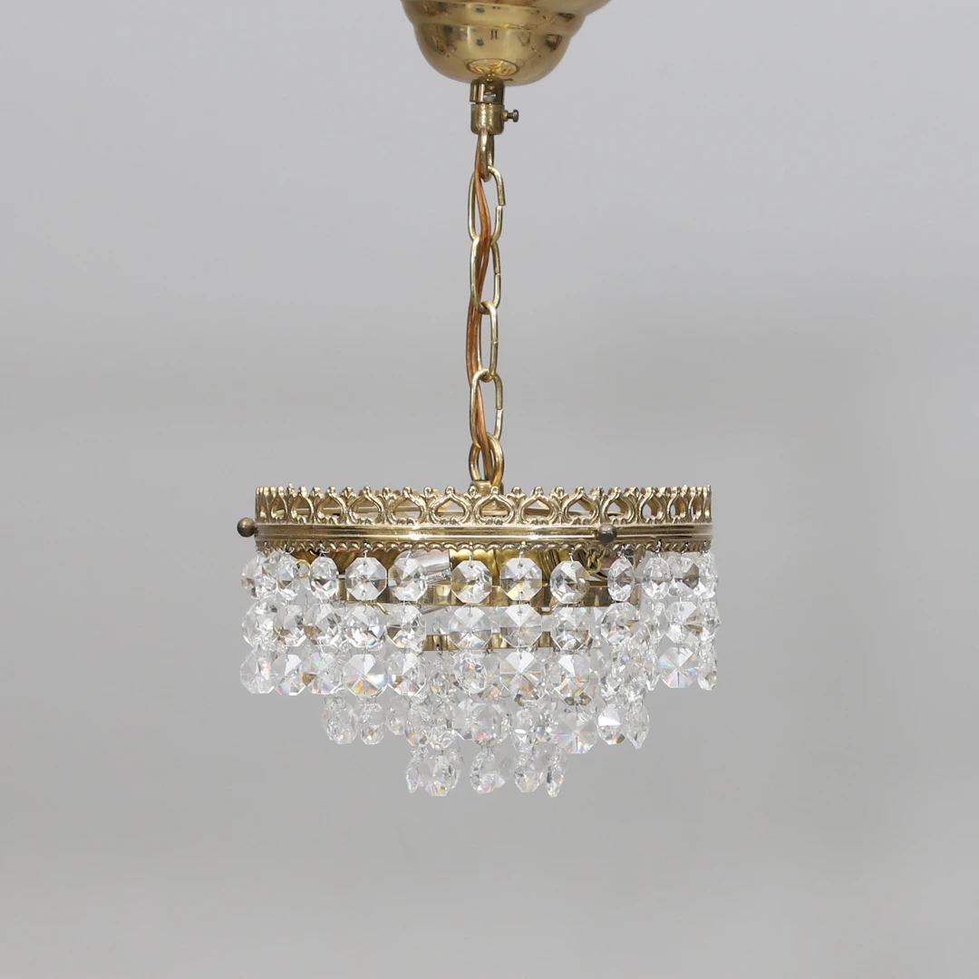 TAKLAMPA, mässing och prismor, 1900-tal.