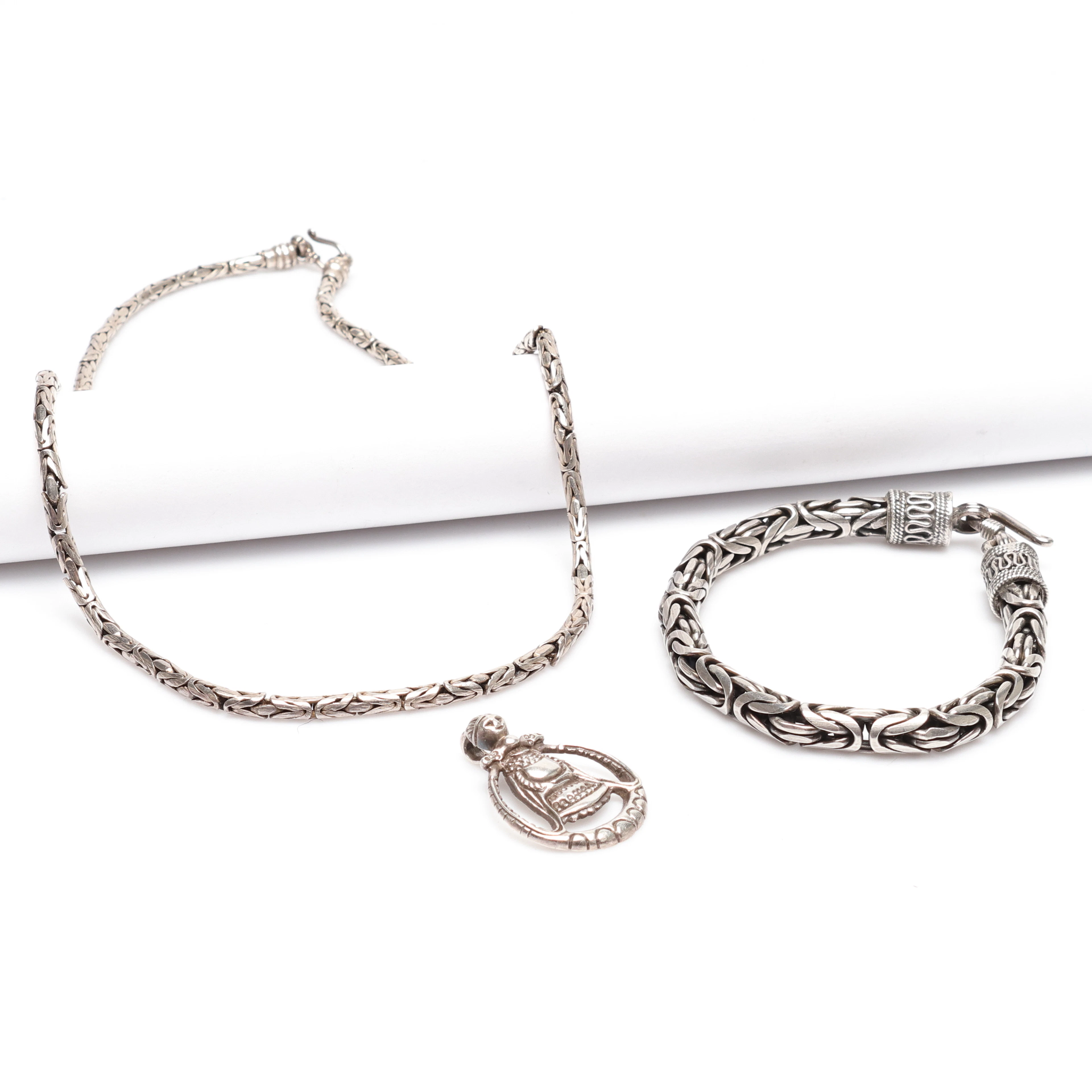 HALSBAND, ARMBAND samt HÄNGE, Silver, 925, vikt cirka 91,6 gram.
