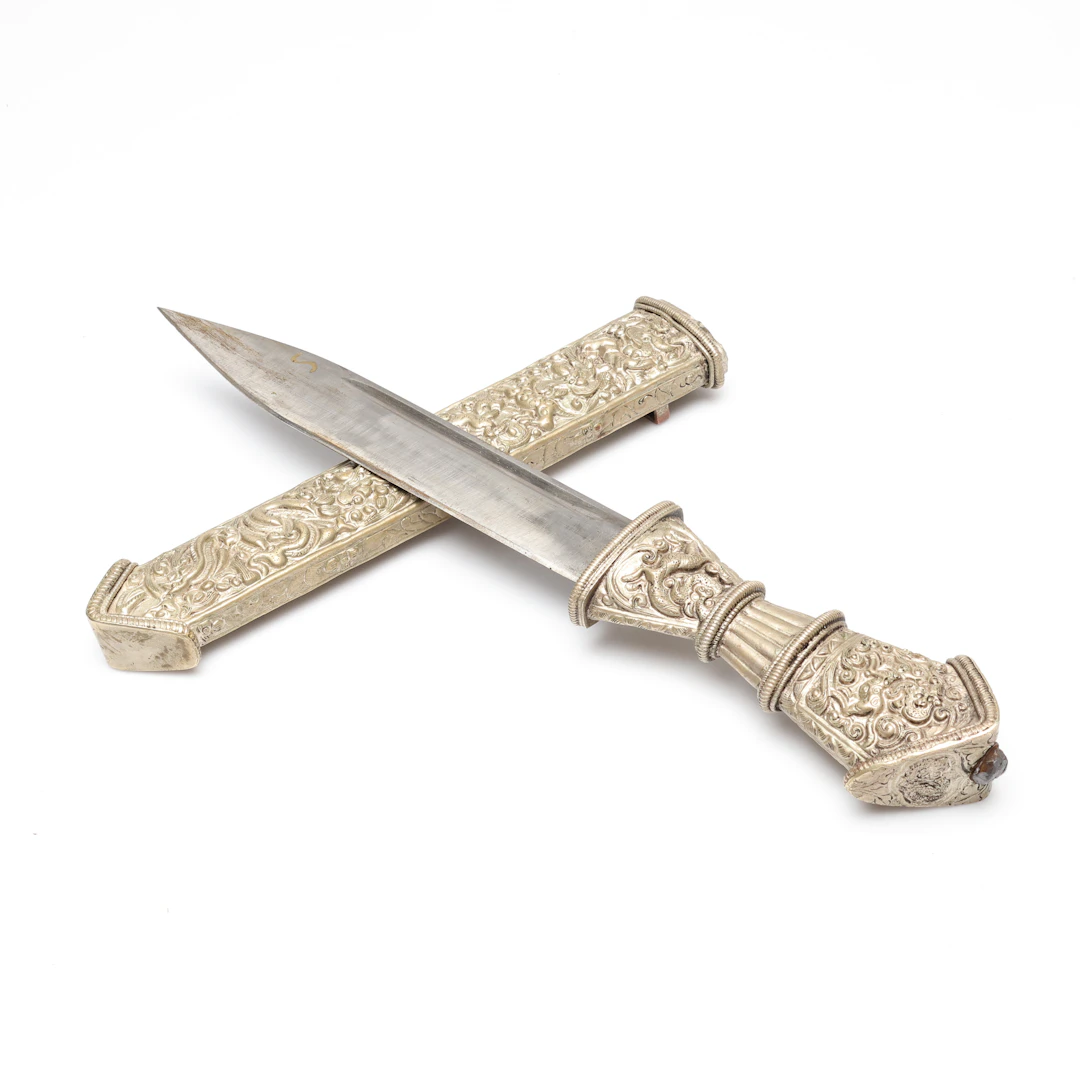 DOLK, orientalisk, djurdekor, metall.