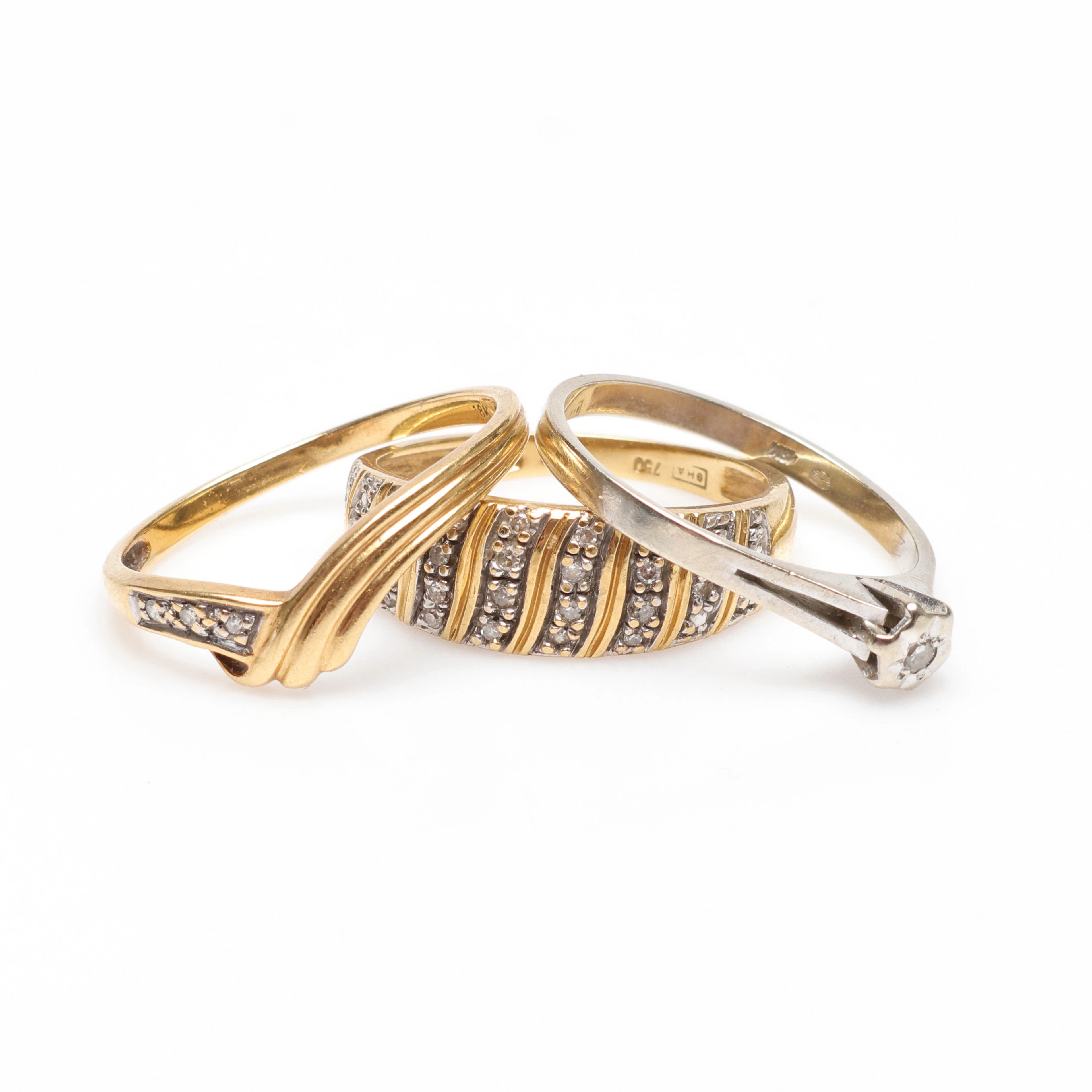 3 RINGAR, 18K, Guld, vikt cirka 7,4 gram.