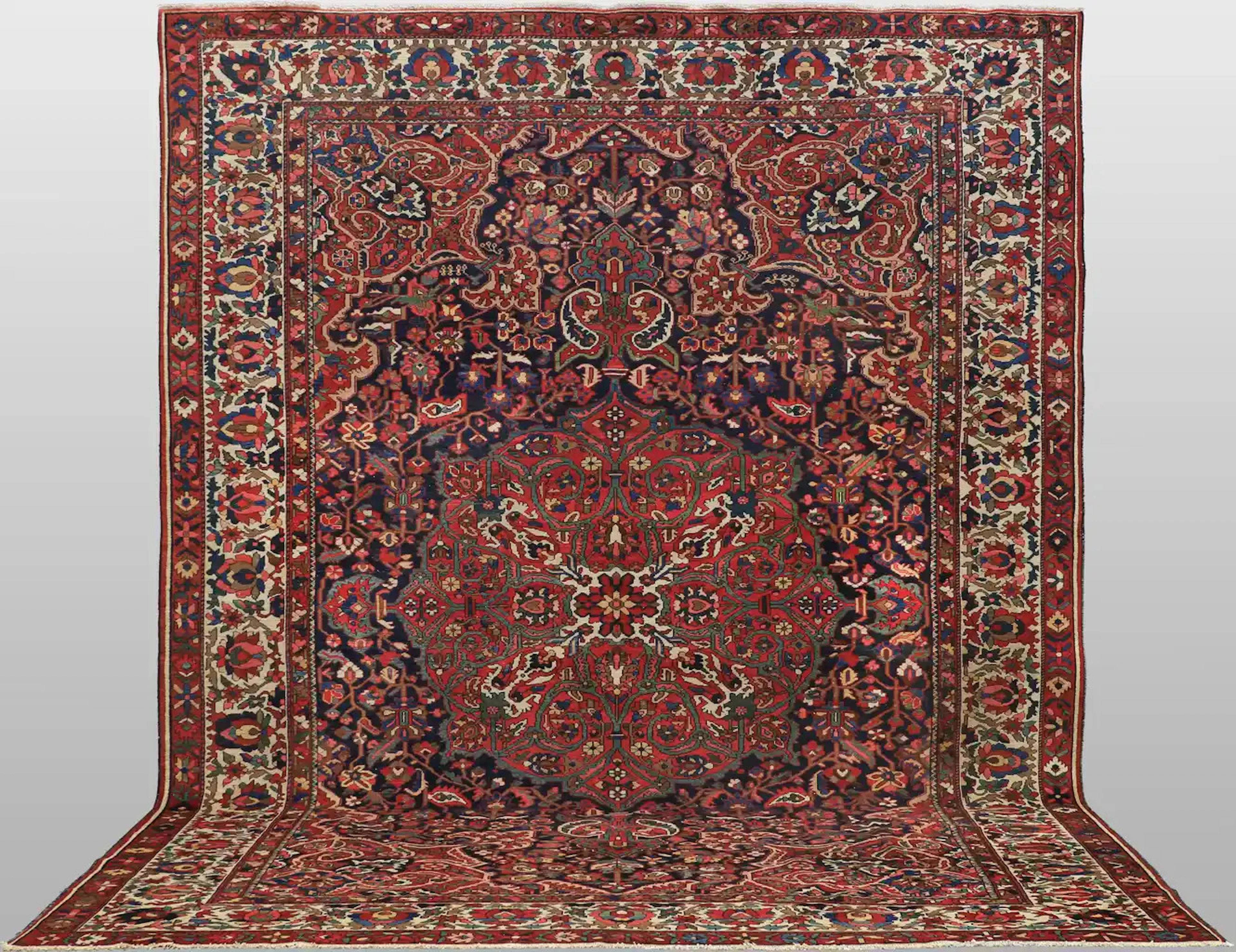 ORIENTMATTA. Antik Baktiari, ställvis slitage, 438 x 330 cm.