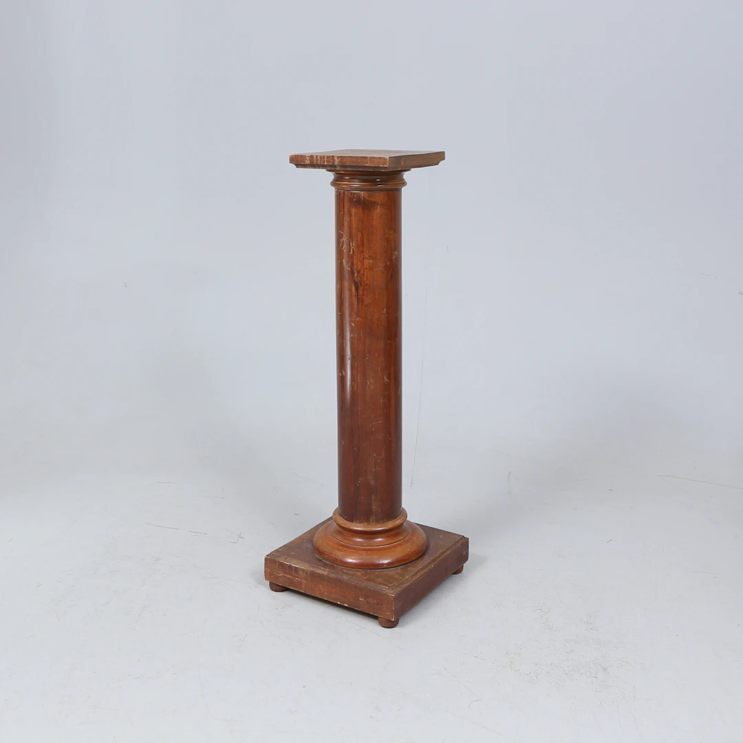PIEDESTAL, 1900-tal fanér.