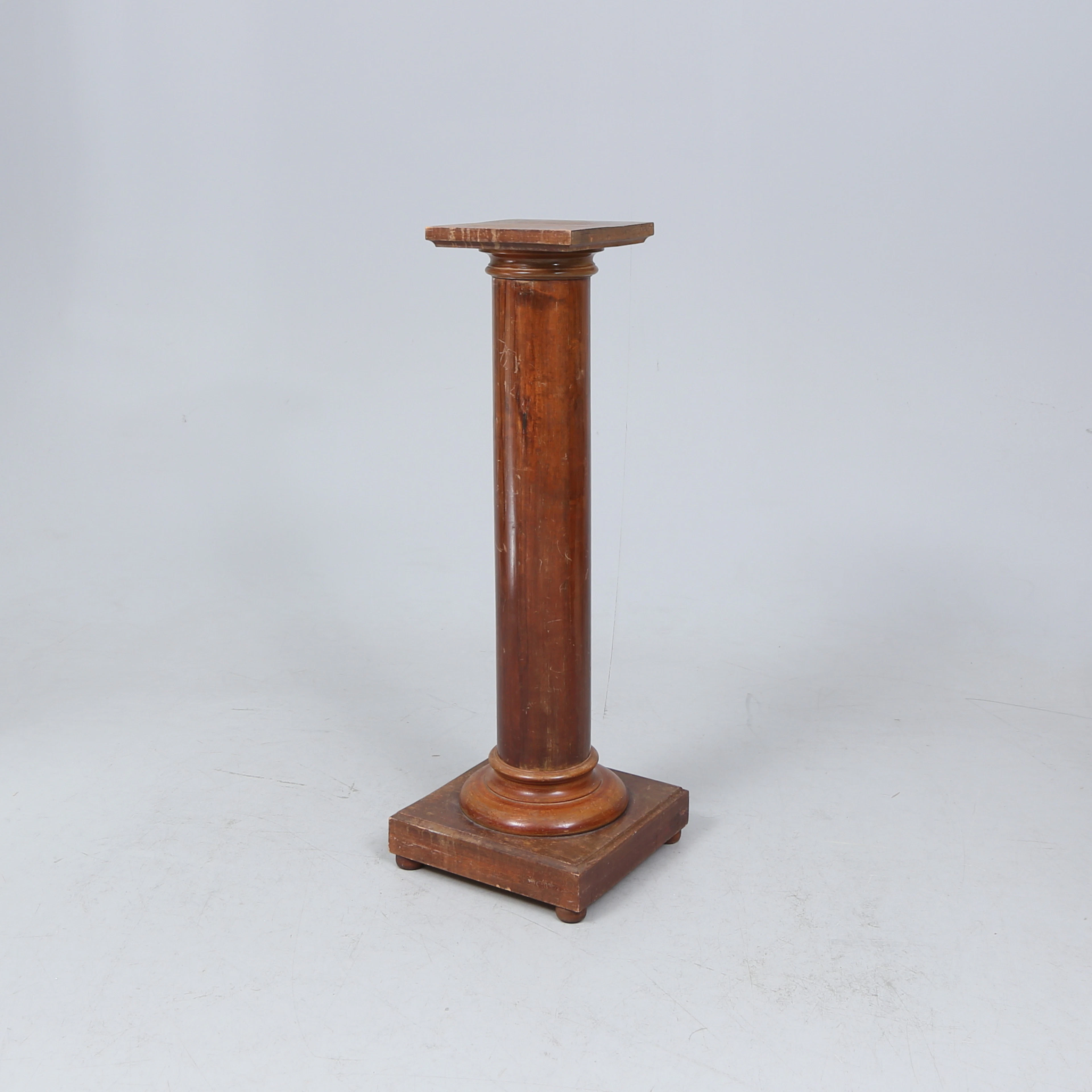PIEDESTAL, 1900-tal fanér.