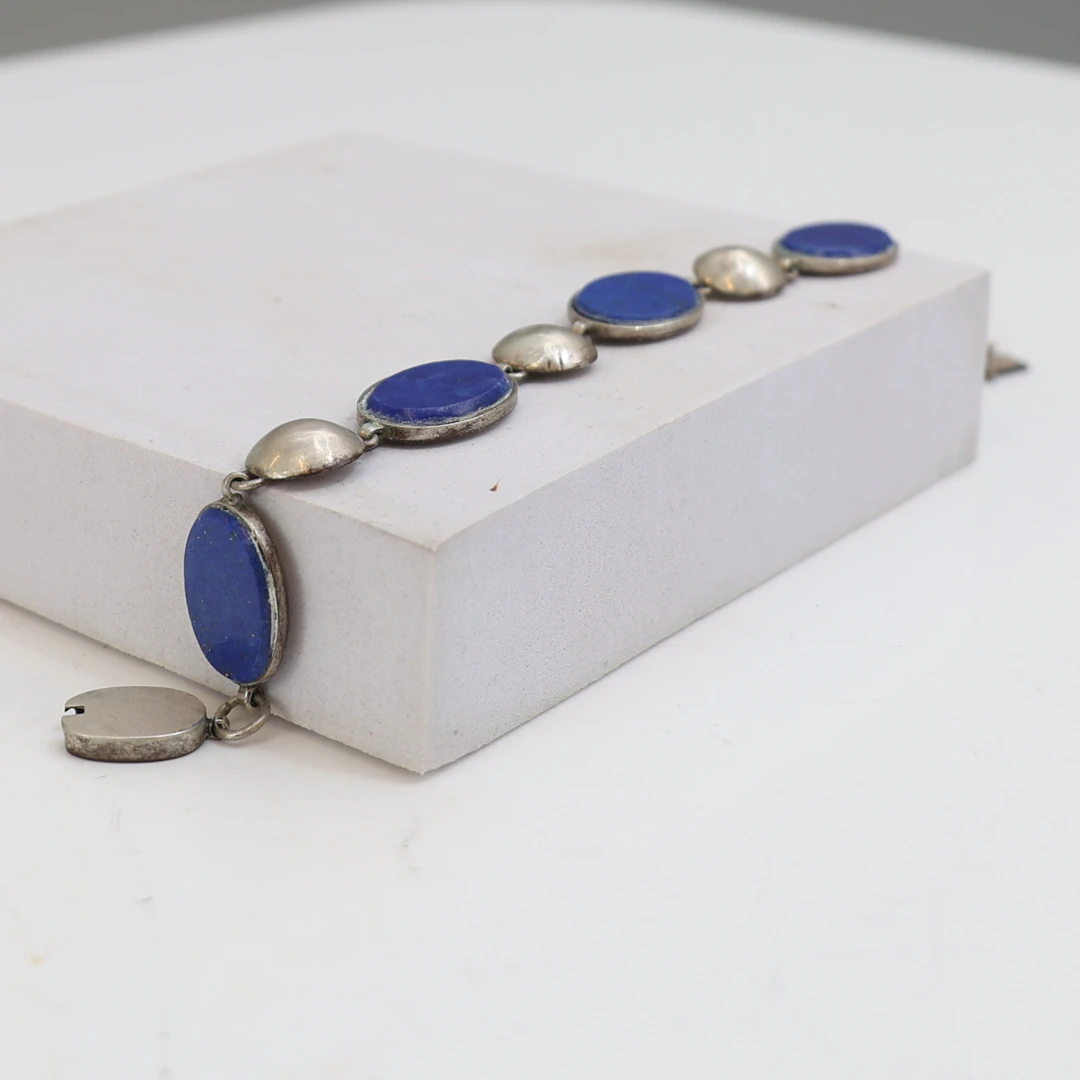 ARMBAND, silver och stenar, 1900-tal. Totalvikt 11,1 gram.