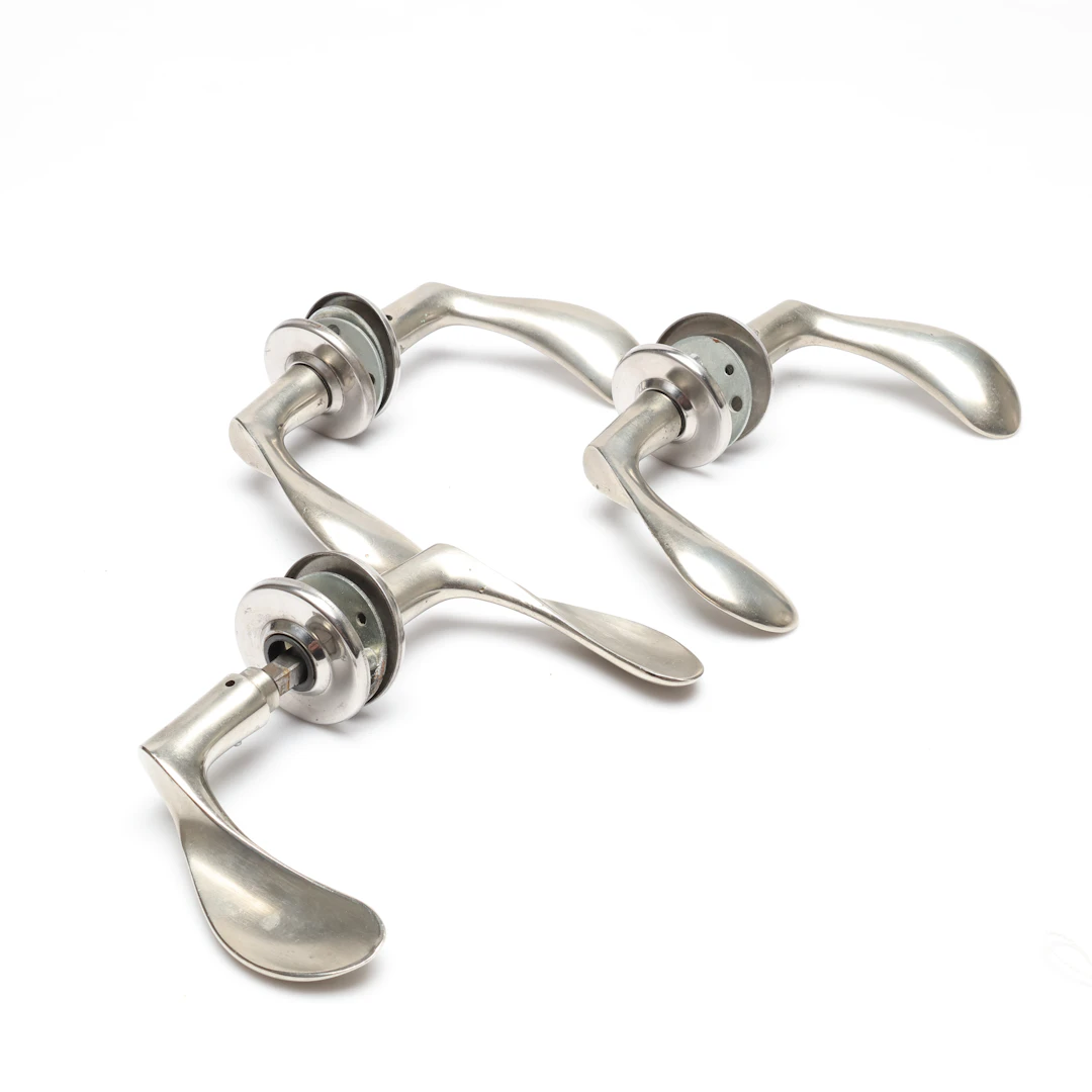ARNE JACOBSEN. ”AJ”. 3 par. metall.