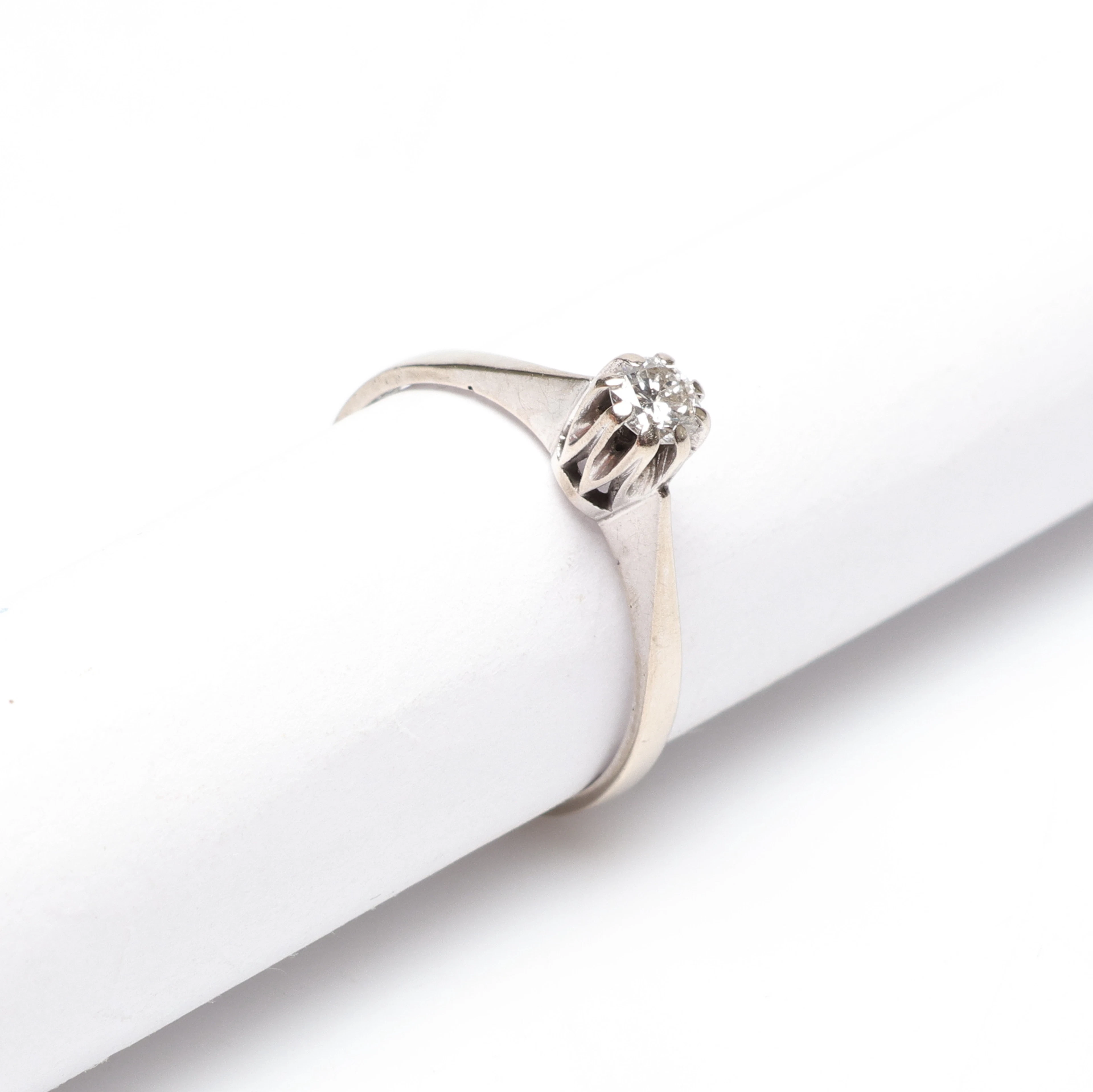 ENSTENSRING, vitguld, diamant, 18k, ca 2,2 gram.