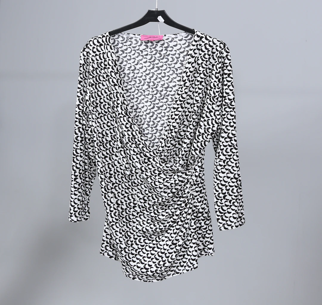 CAMILLA THULIN. Blus, stockholm.
