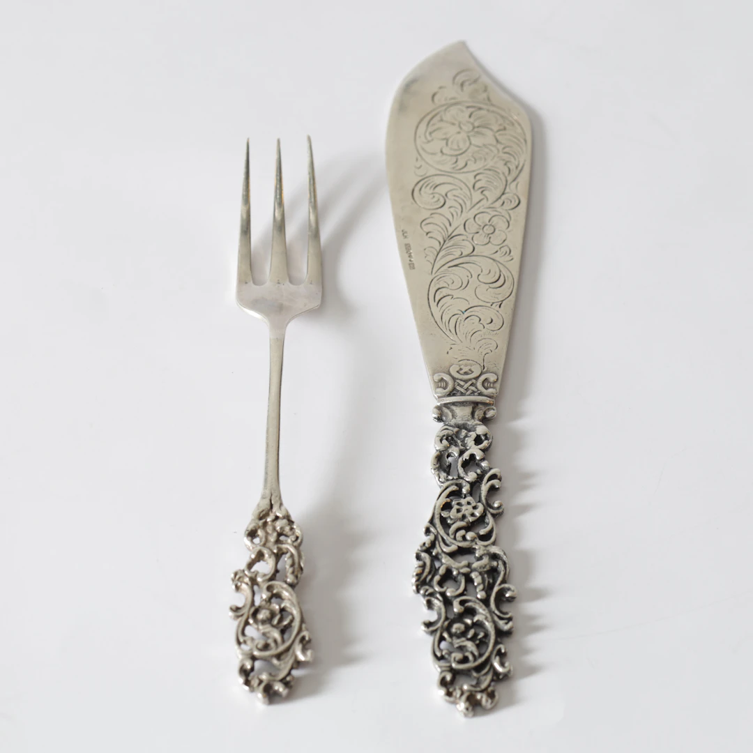 TÅRTBESTICK, 2 delar, silver, Sven Carlsson Stiltenn, Stockholm, 1960-tal.