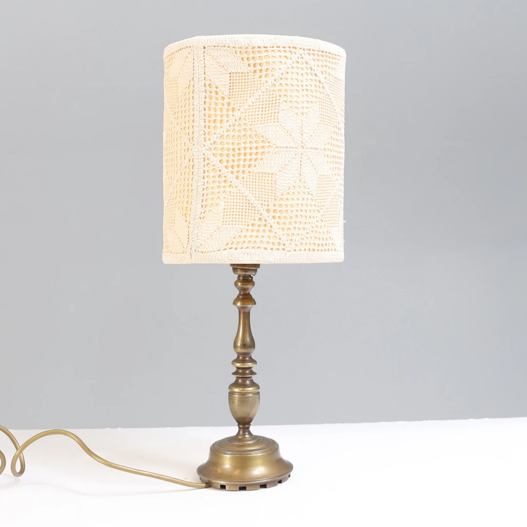 BORDSLAMPA, patinerad metall, 1900-tal.