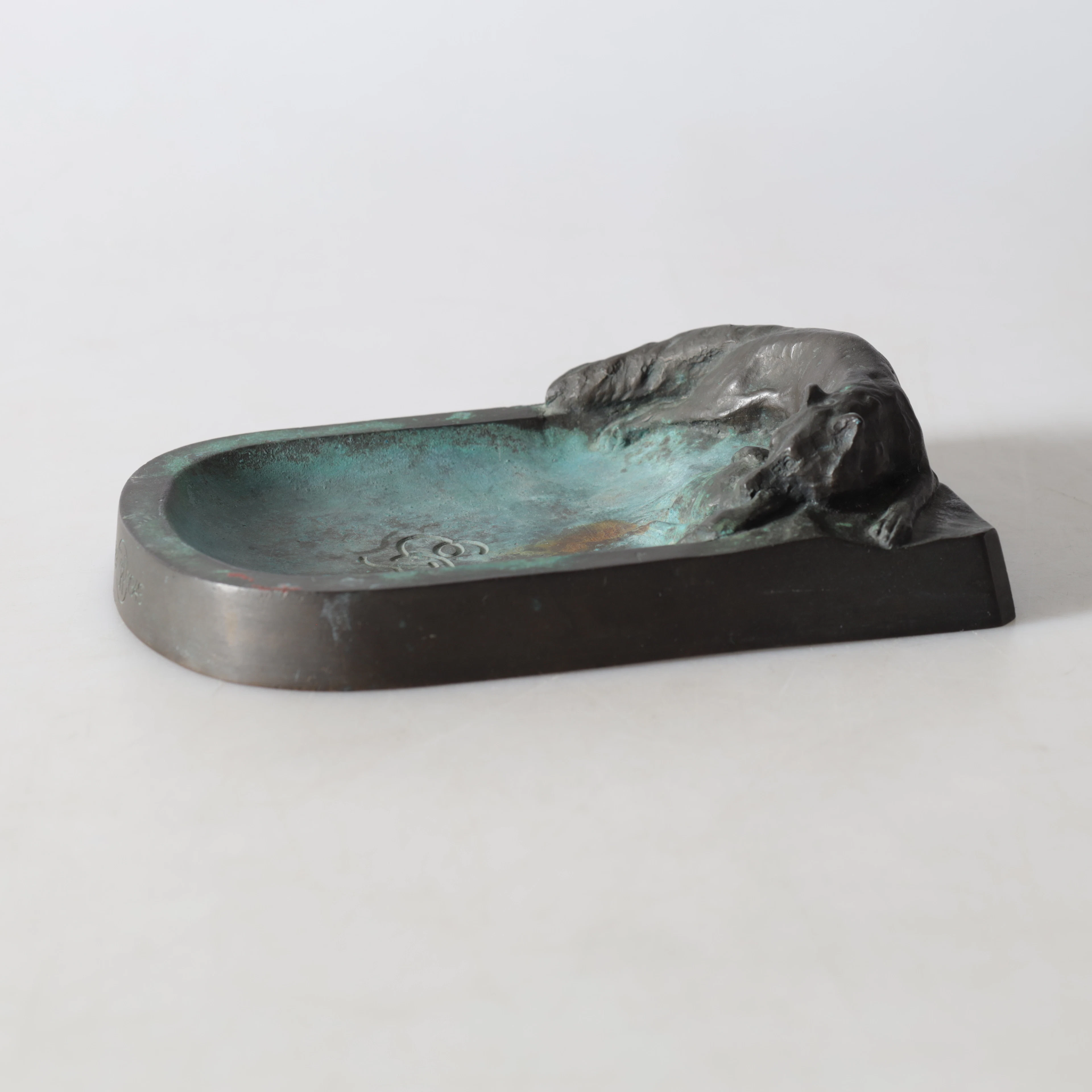 FAT. Brons, art deco, 1900-talets första hälft.