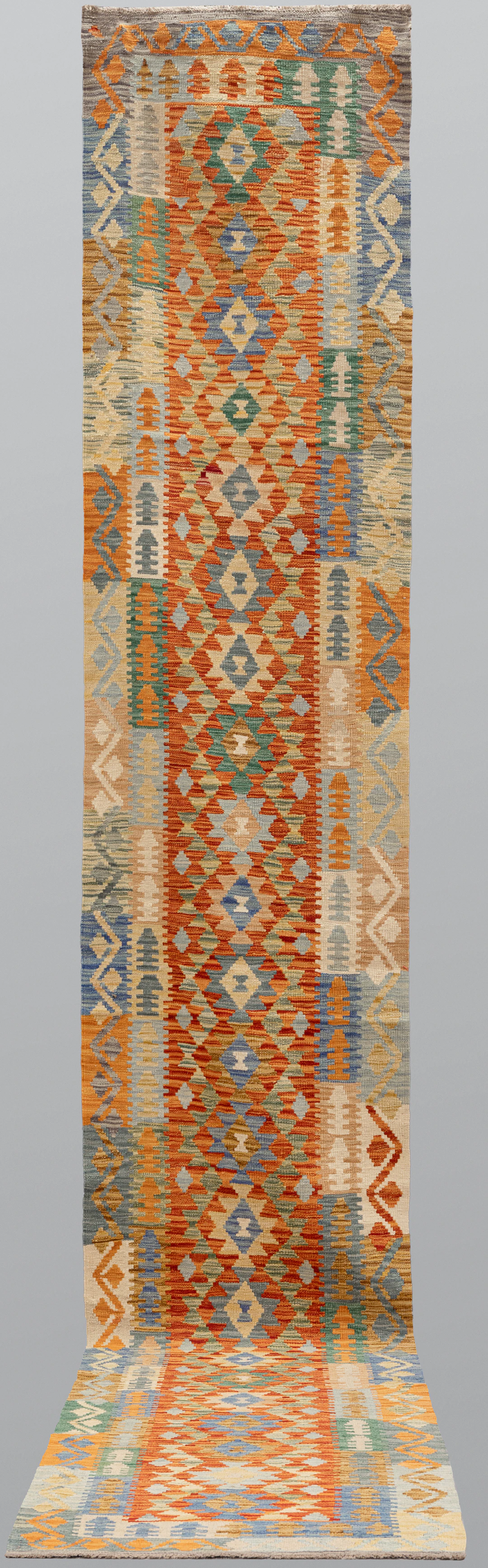 ORIENTMATTA. Kelim klassisk design, gallerimodell, 494 x 77 cm.