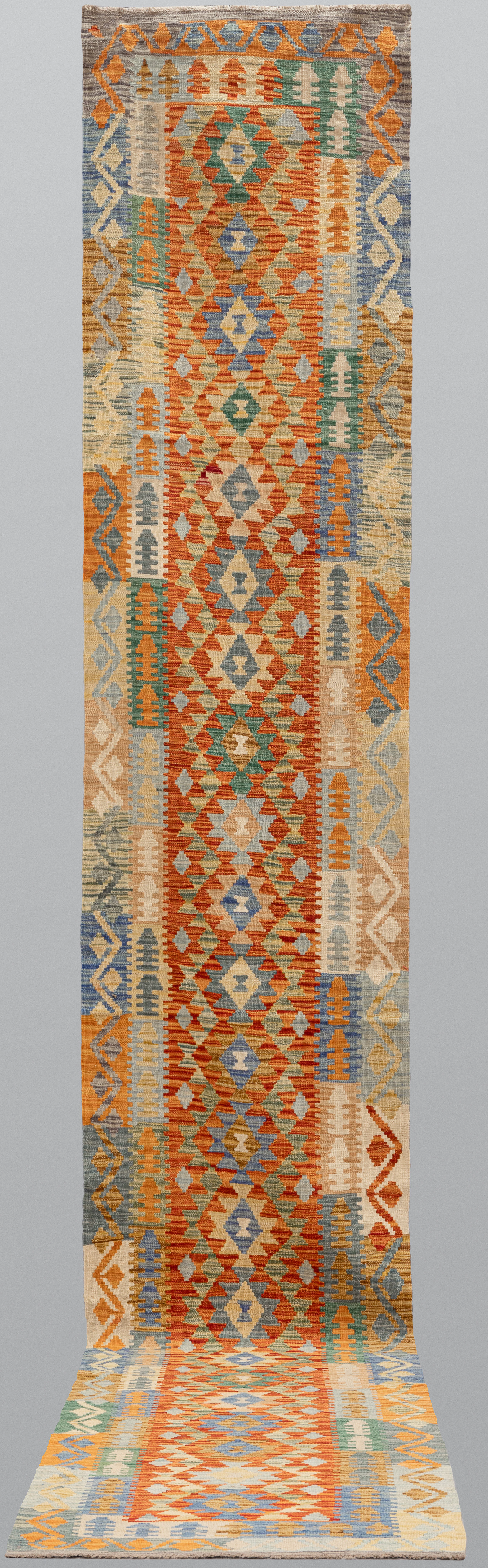 ORIENTMATTA. Kelim klassisk design, gallerimodell, 494 x 77 cm.