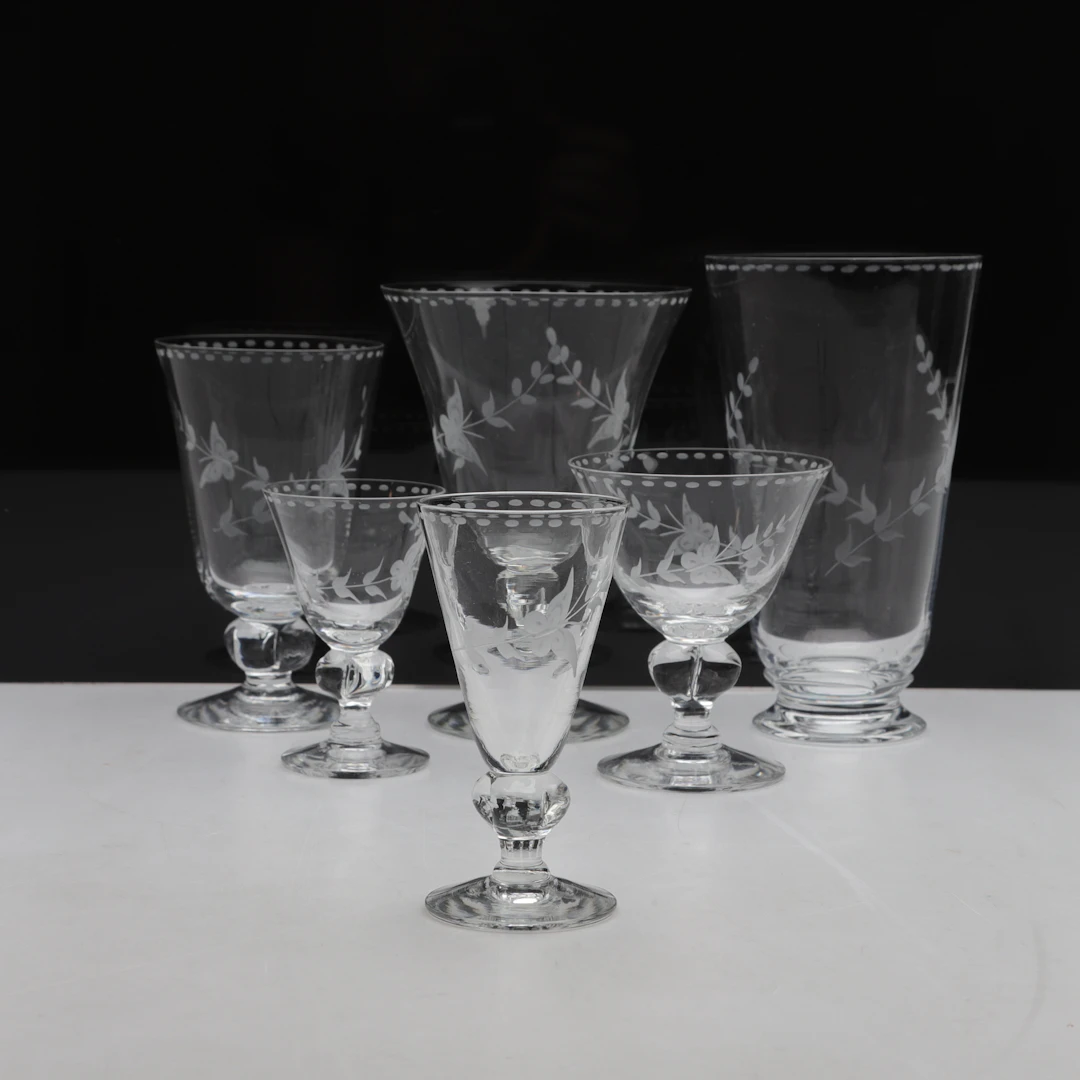 GLASSERVIS, ca 48 delar, graverad dekor, S.Wulffs gravyr, 1900-talets