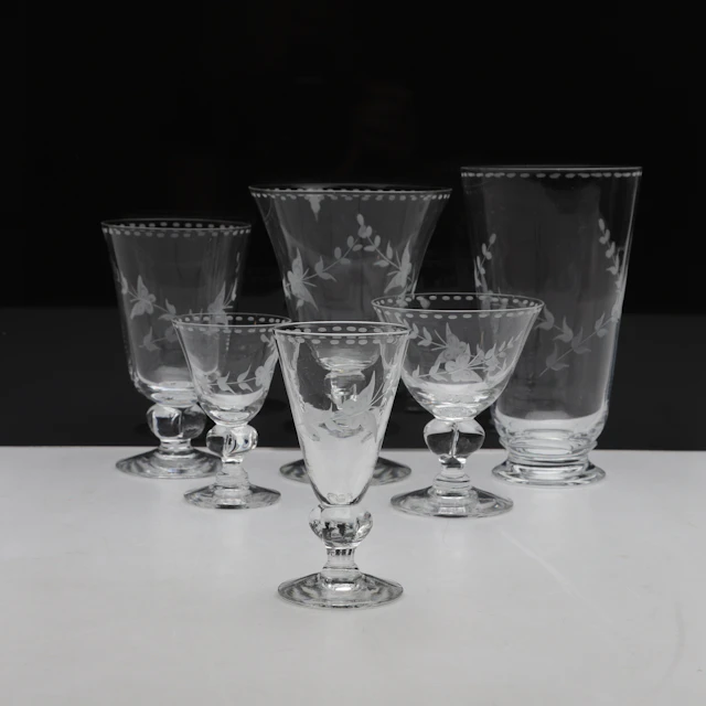 GLASSERVIS, ca 48 delar, graverad dekor, S.Wulffs gravyr, 1900-talets