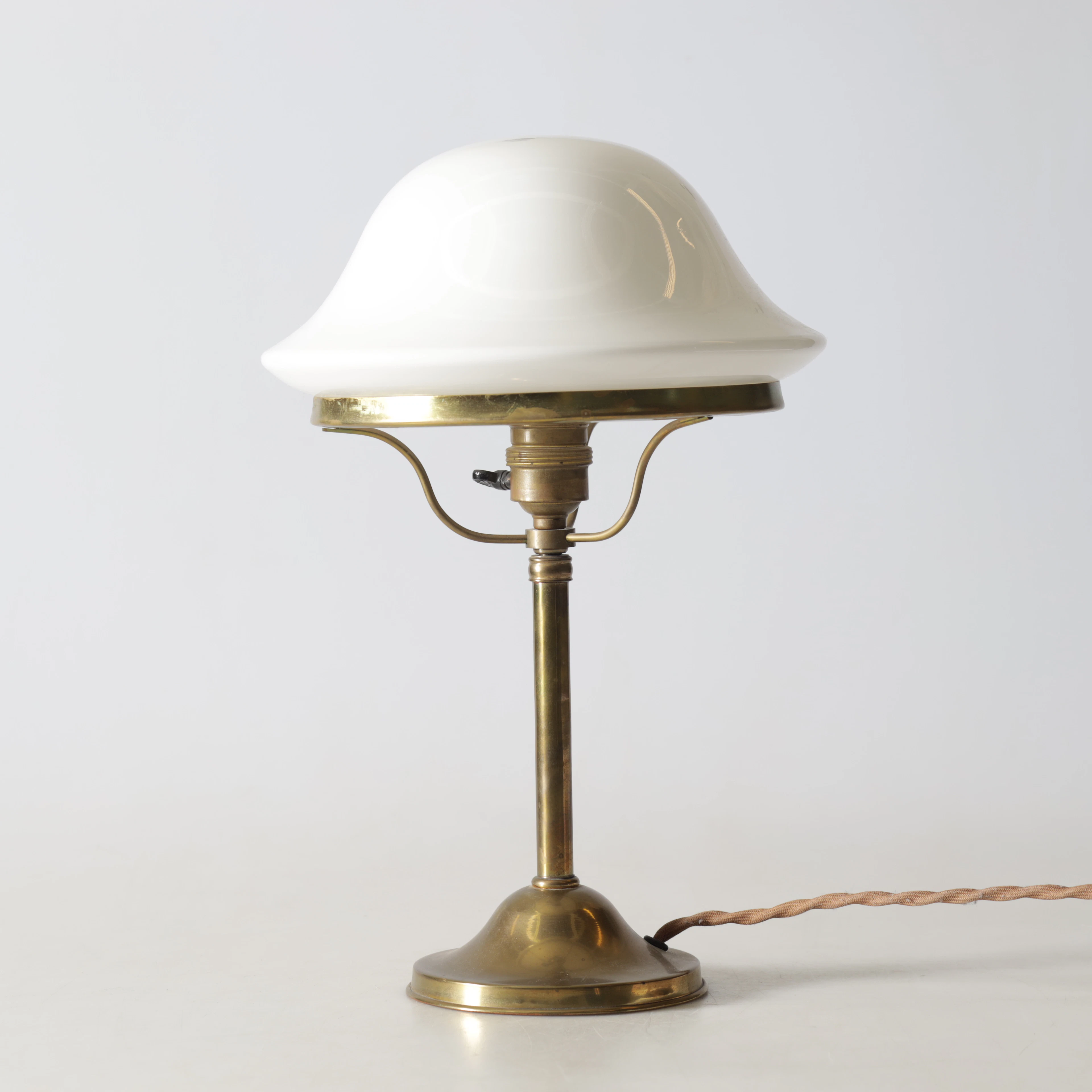 BORDSLAMPA, s.k. "Strindbergslampa", 1900-talets början.