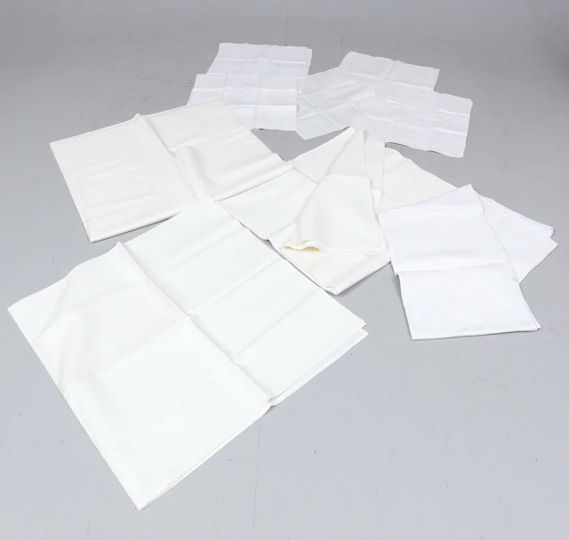 TEXTIL, 14 delar, linne, servetter och dukar.