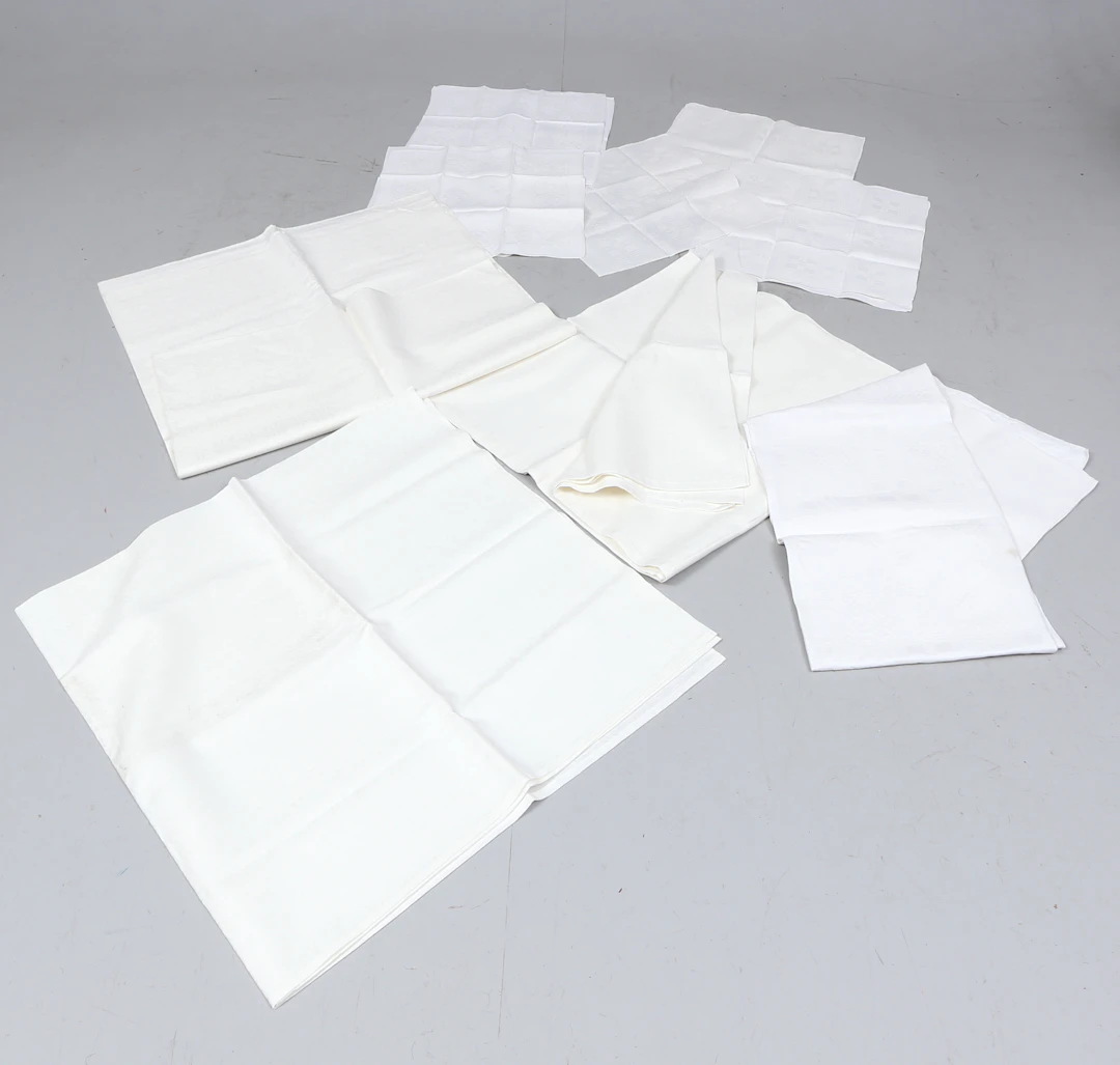 TEXTIL, 14 delar, linne, servetter och dukar.