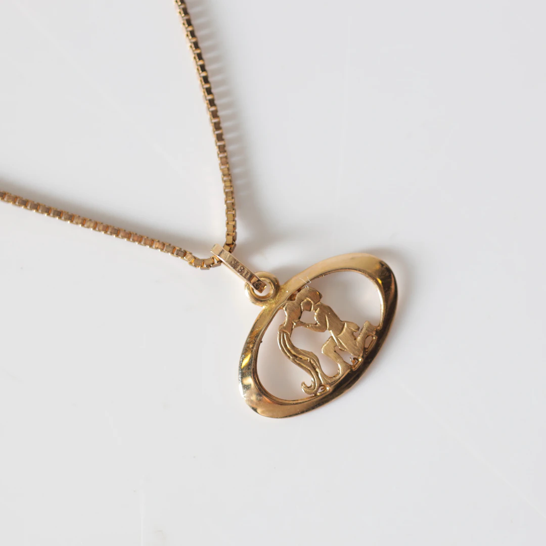 COLLIER, med hänge, 18K guld. Totalvikt ca 4 gram.
