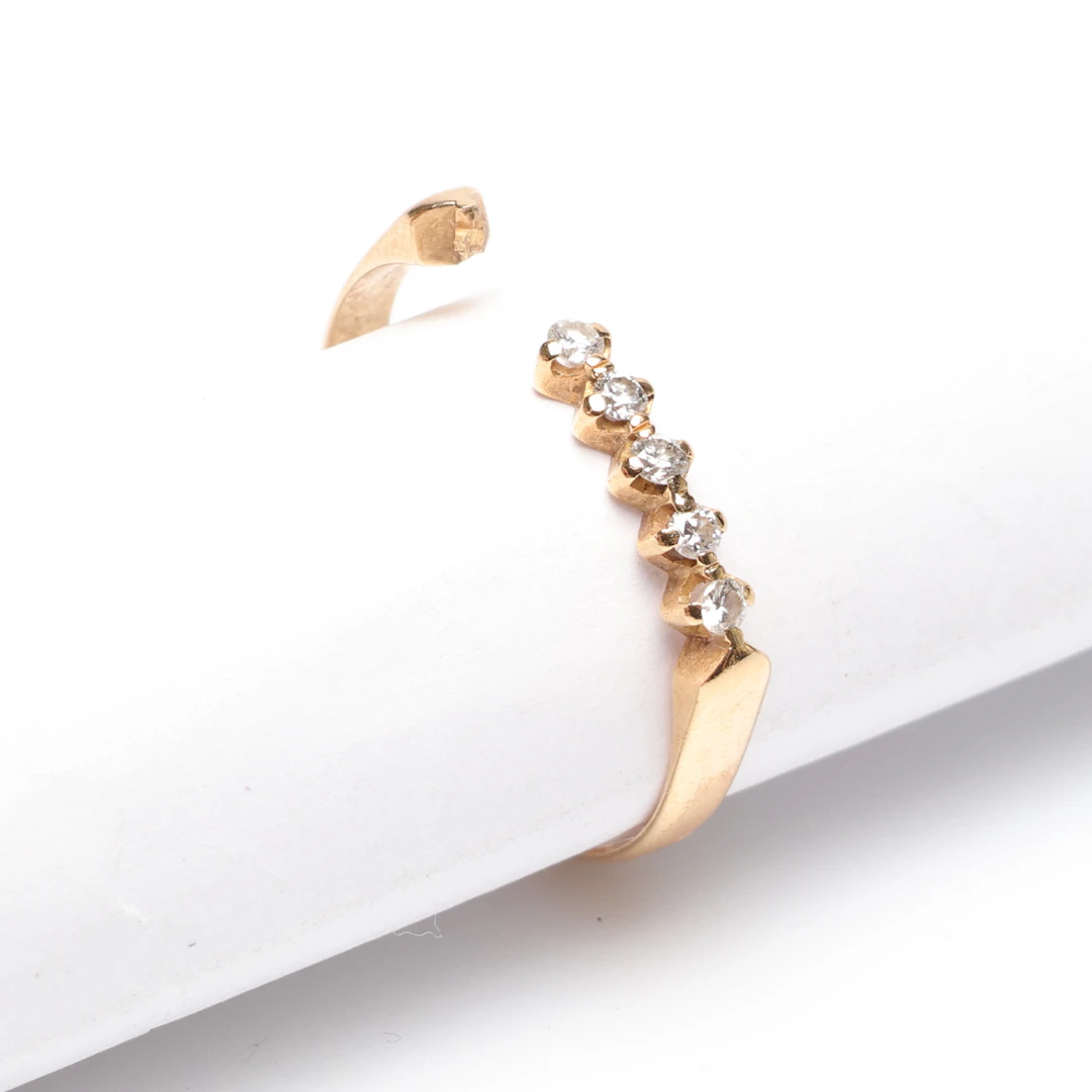 SKROTGULD, guld, diamanter, 18k, ca 2,4 gram.