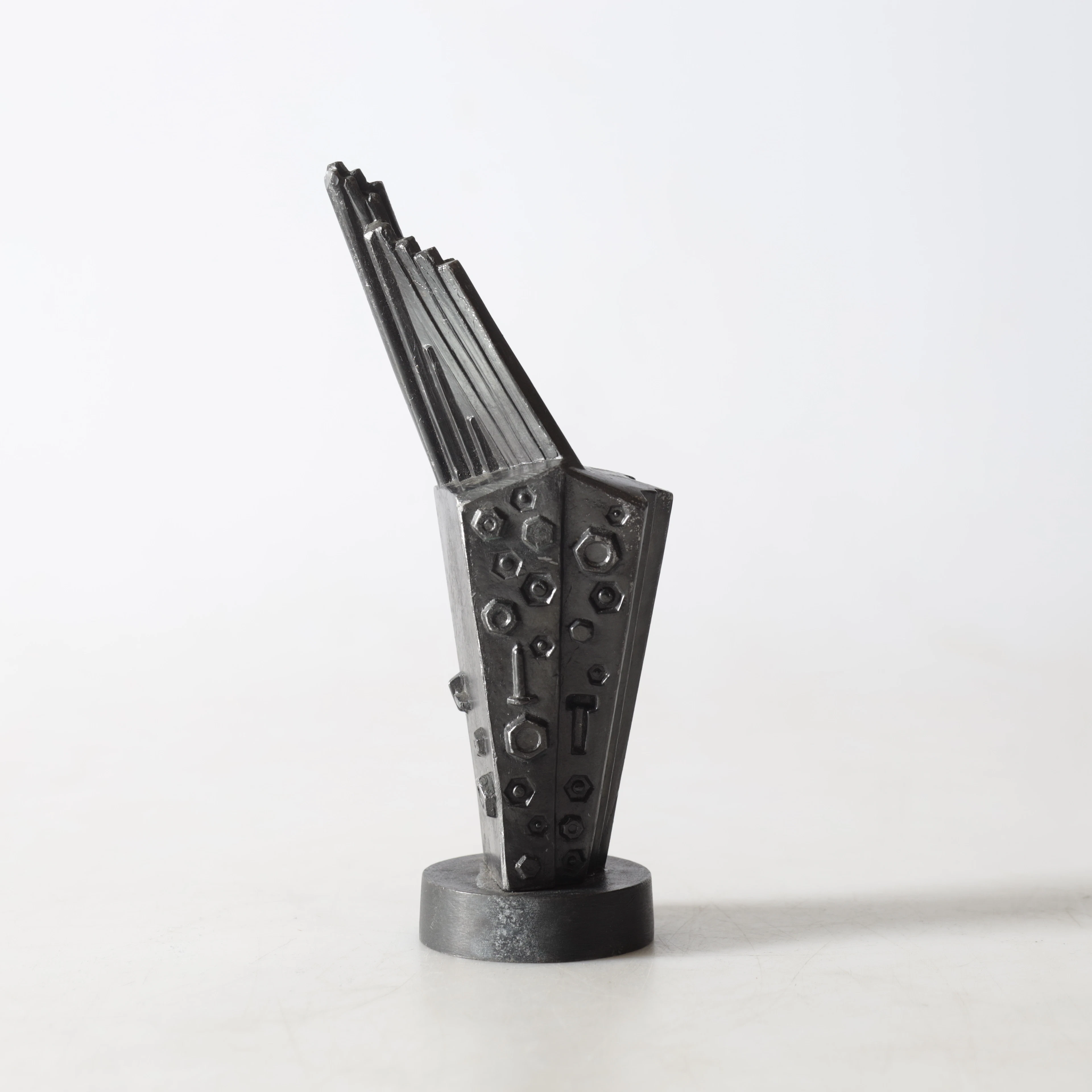 ULF SUCKSDORFF. skulptur, metall, Söderberg & Haak 100-årsjubileum, 1966.