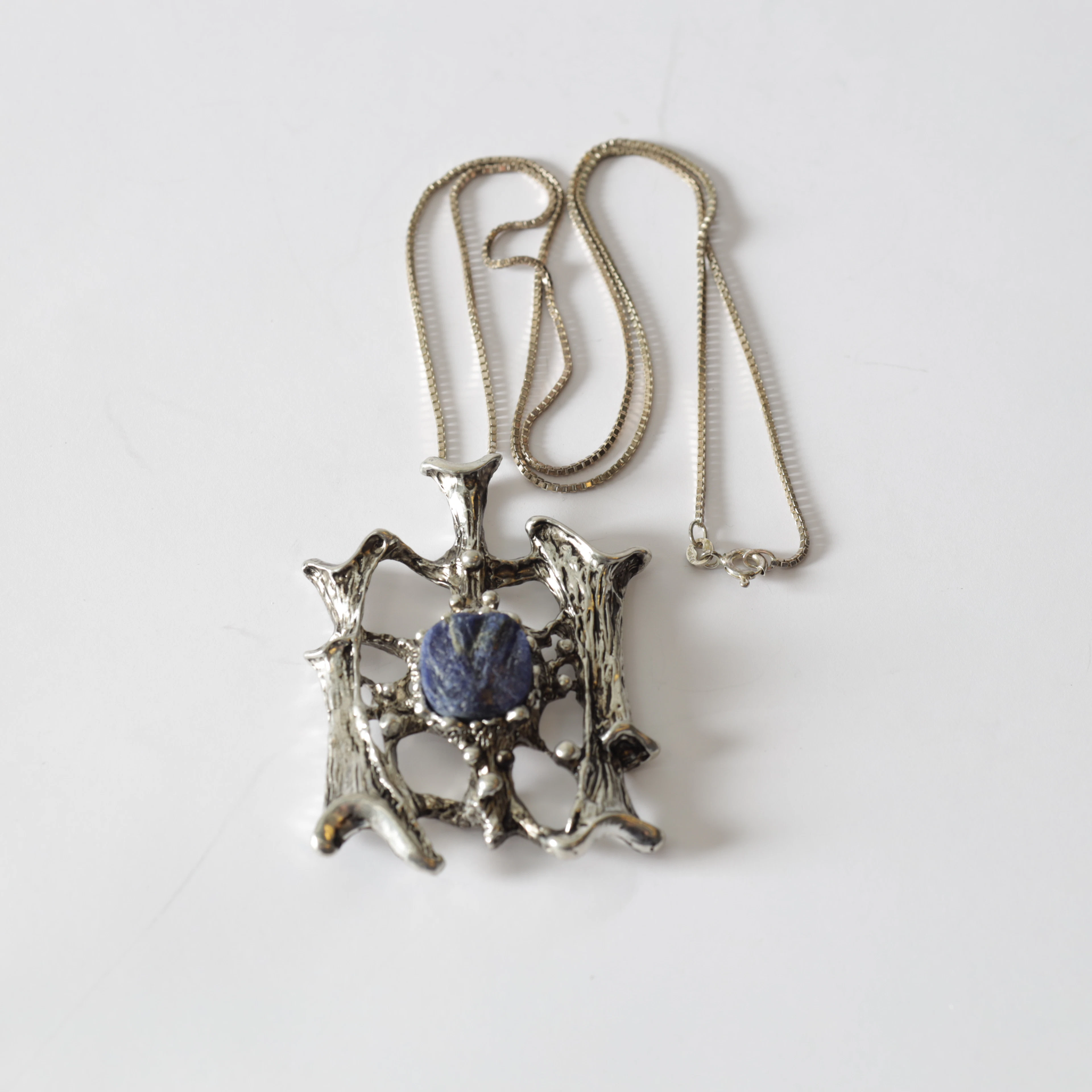 TAPANI VANHATALO. hänge, tenn med sten, Finland, 1970-tal.