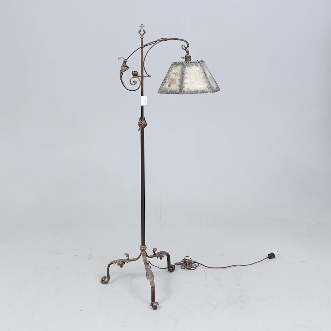 GOLVLAMPA, smide/metall, 1900-tal. Höjd ca 147 cm.