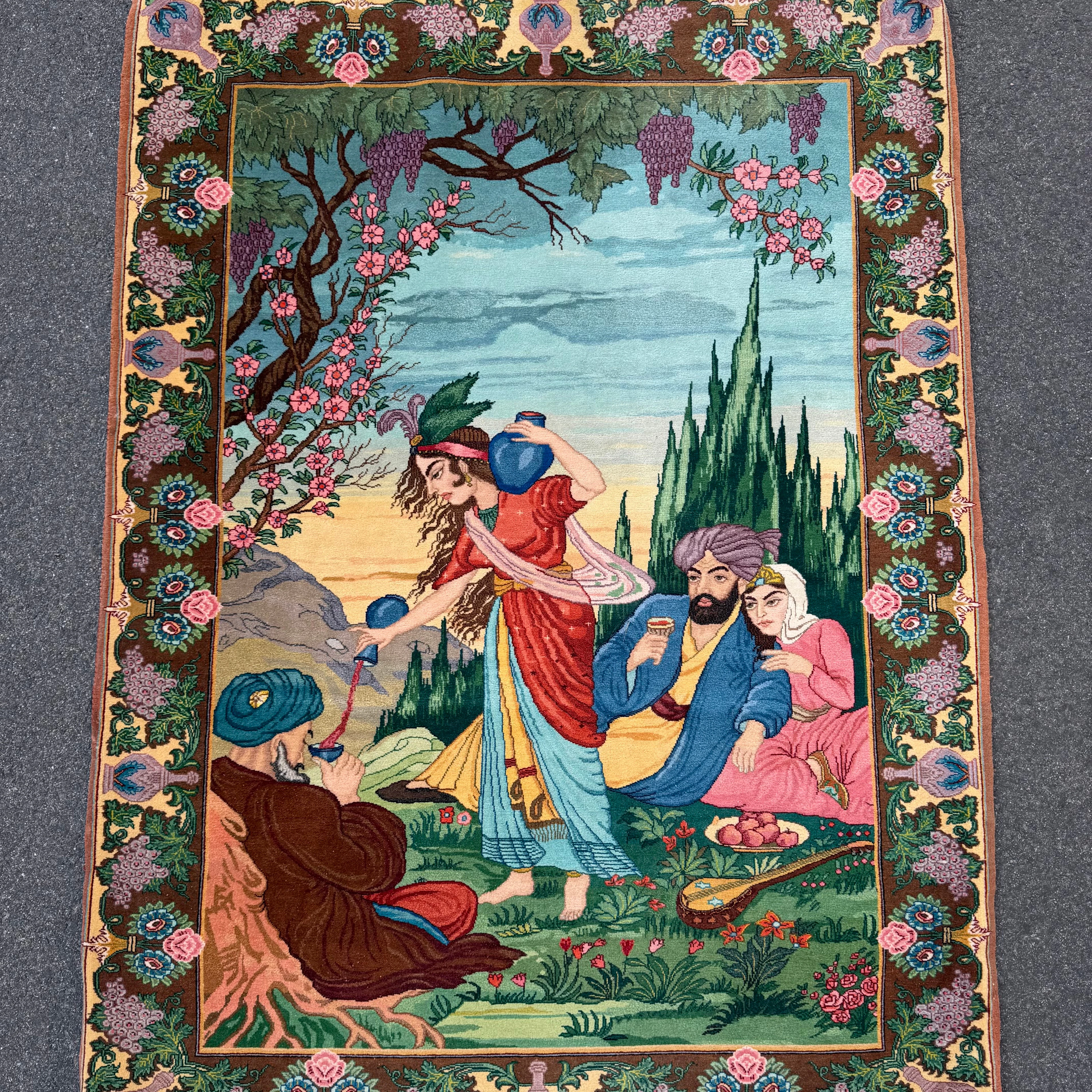 ORIENTMATTA, möjligen Täbriz, figural, ca 135x100 cm.